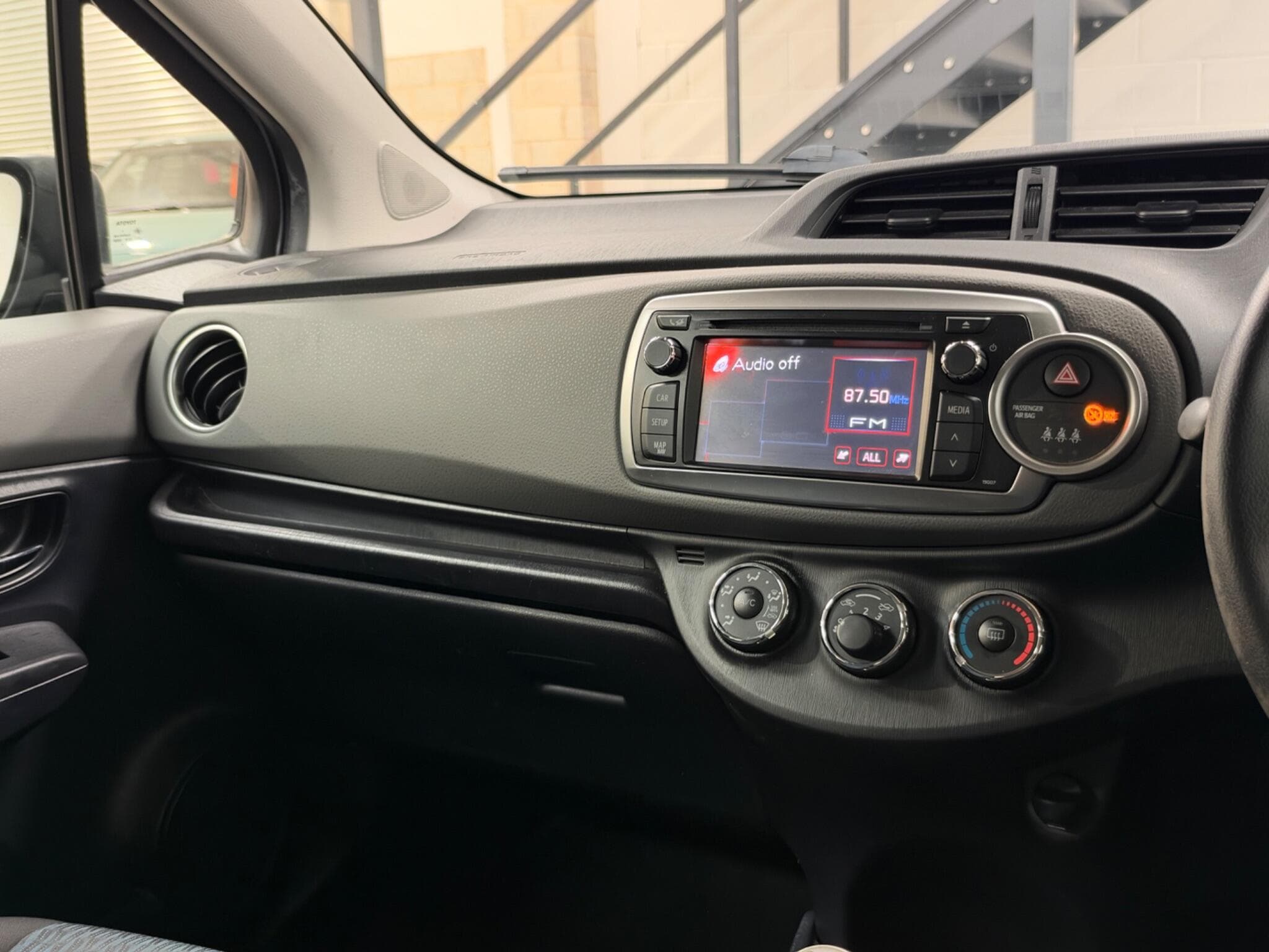 2012 Toyota Yaris - Thumbnail 36