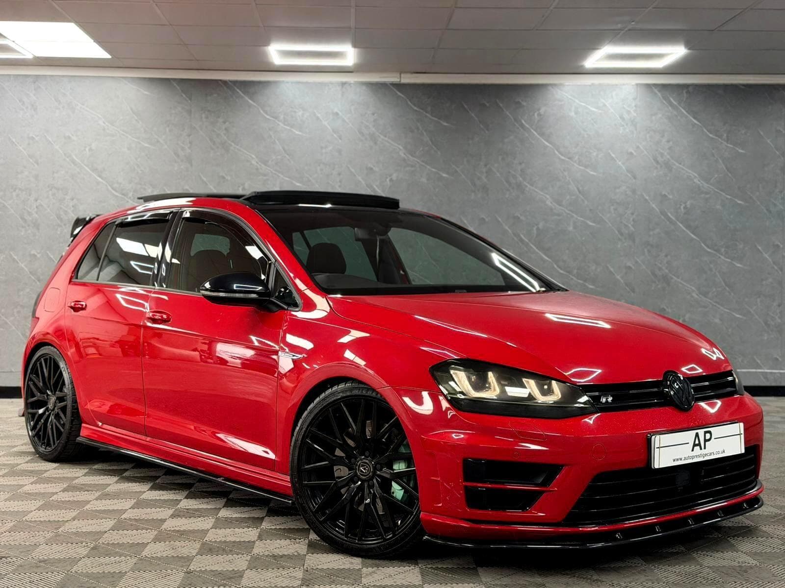 2015 Volkswagen Golf - Image 1