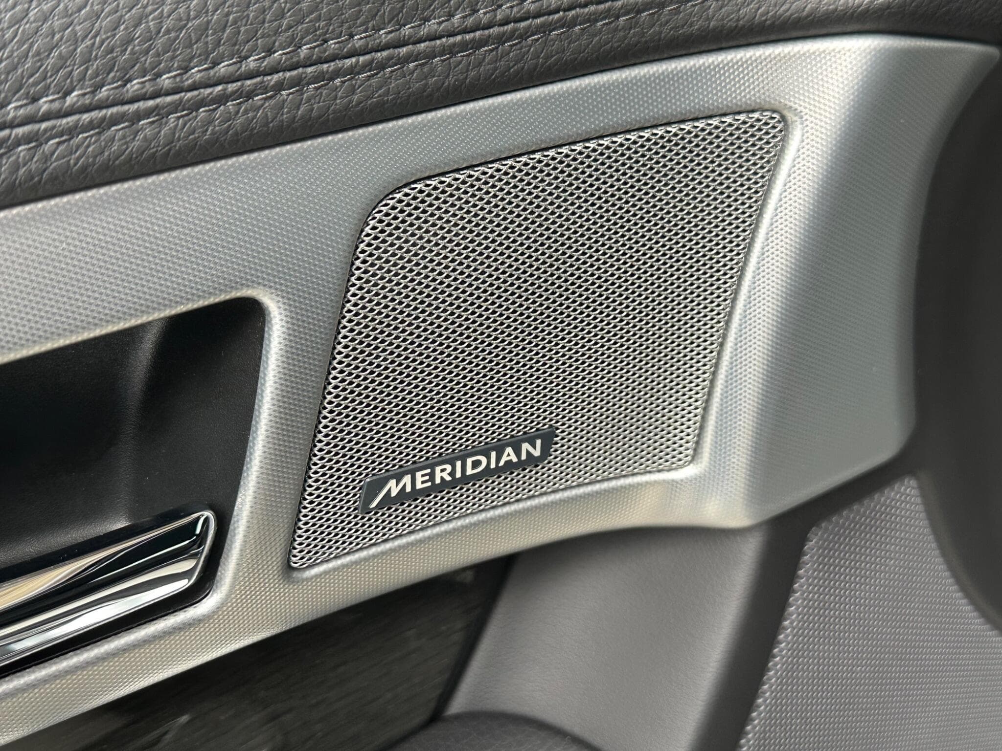2015 Jaguar XF - Thumbnail 26