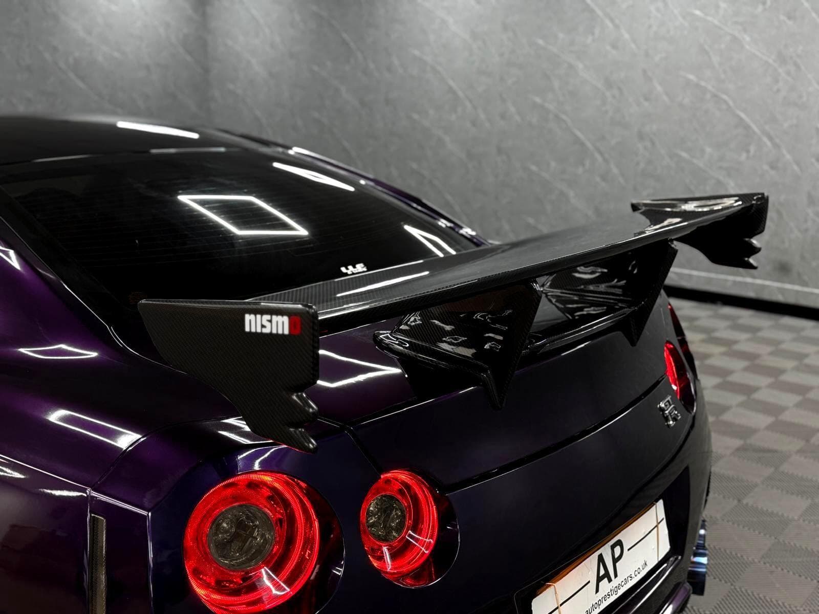 2011 Nissan GT-R - Thumbnail 39
