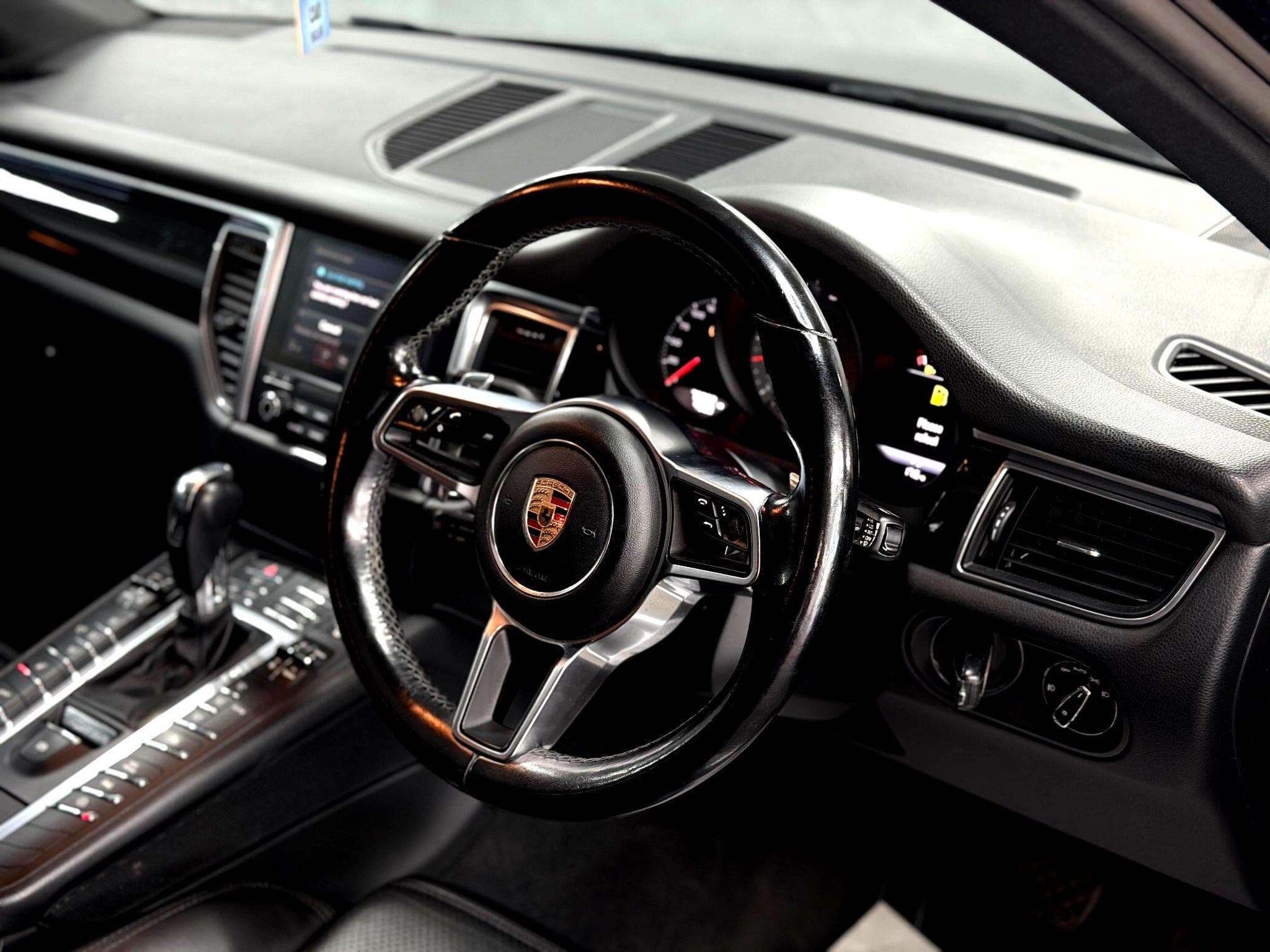 2016 Porsche Macan - Thumbnail 28