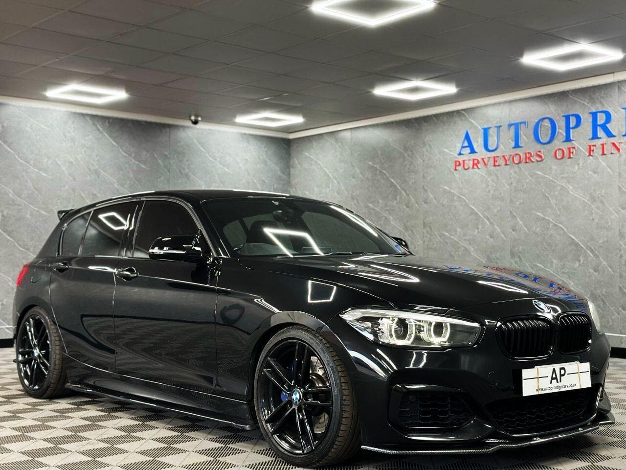 2017 BMW 1 Series - Thumbnail 3