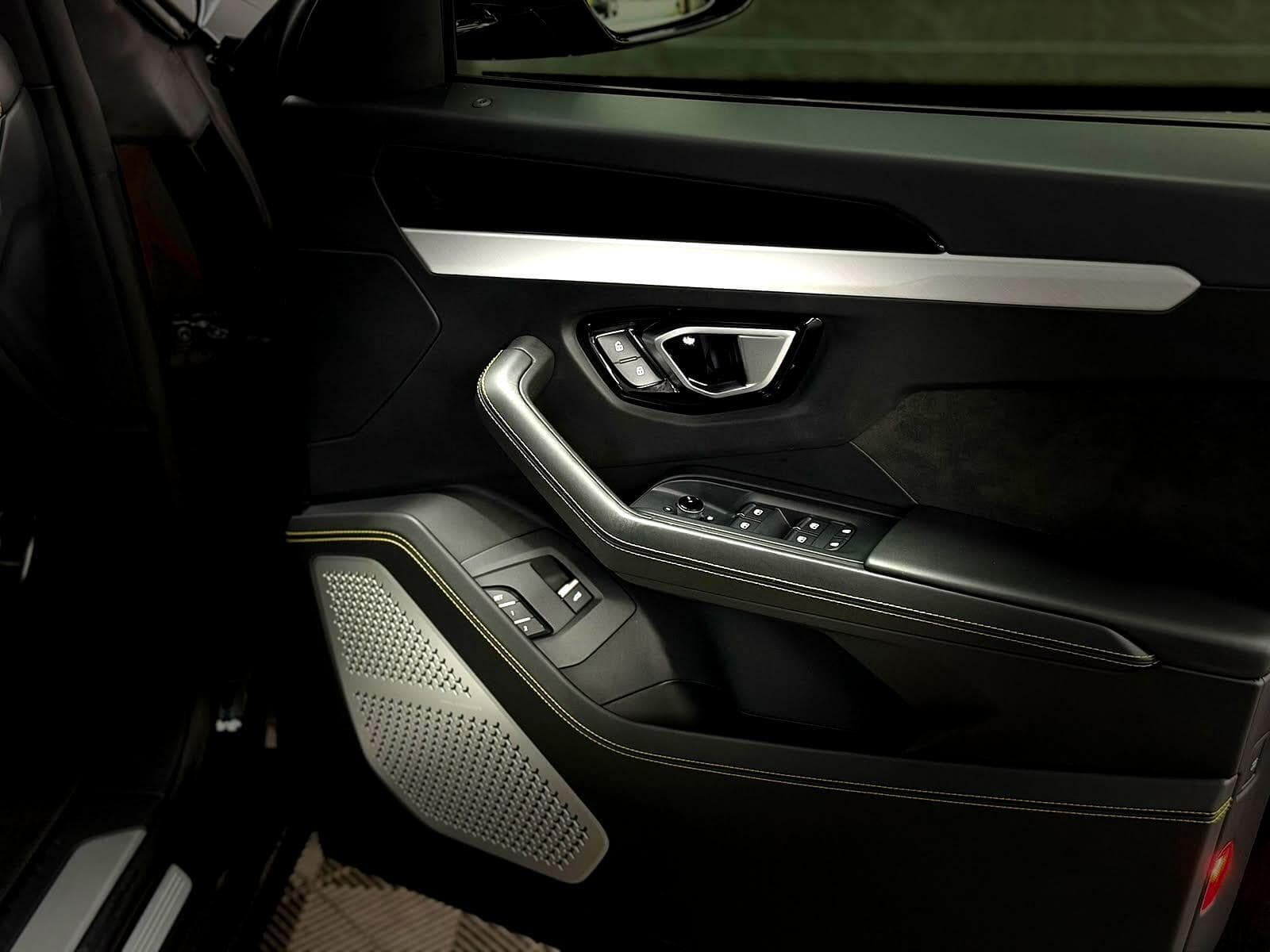 2022 Lamborghini Urus - Thumbnail 30