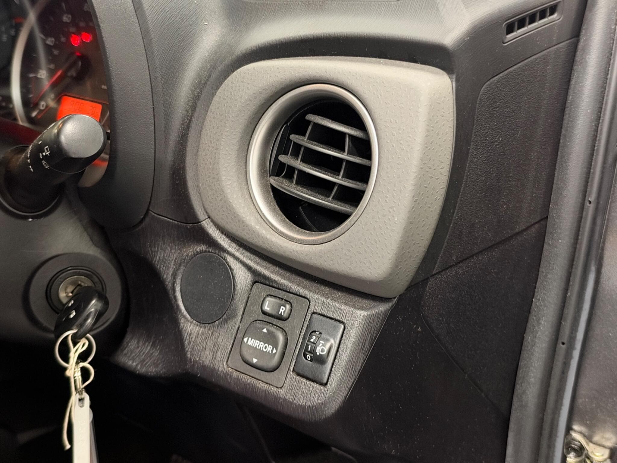 2012 Toyota Yaris - Thumbnail 24