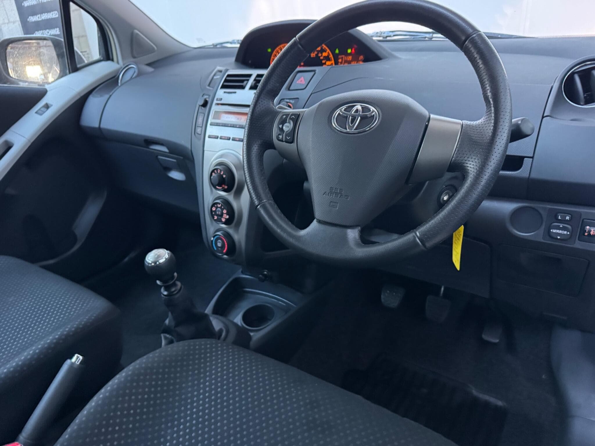 2010 Toyota Yaris - Thumbnail 4