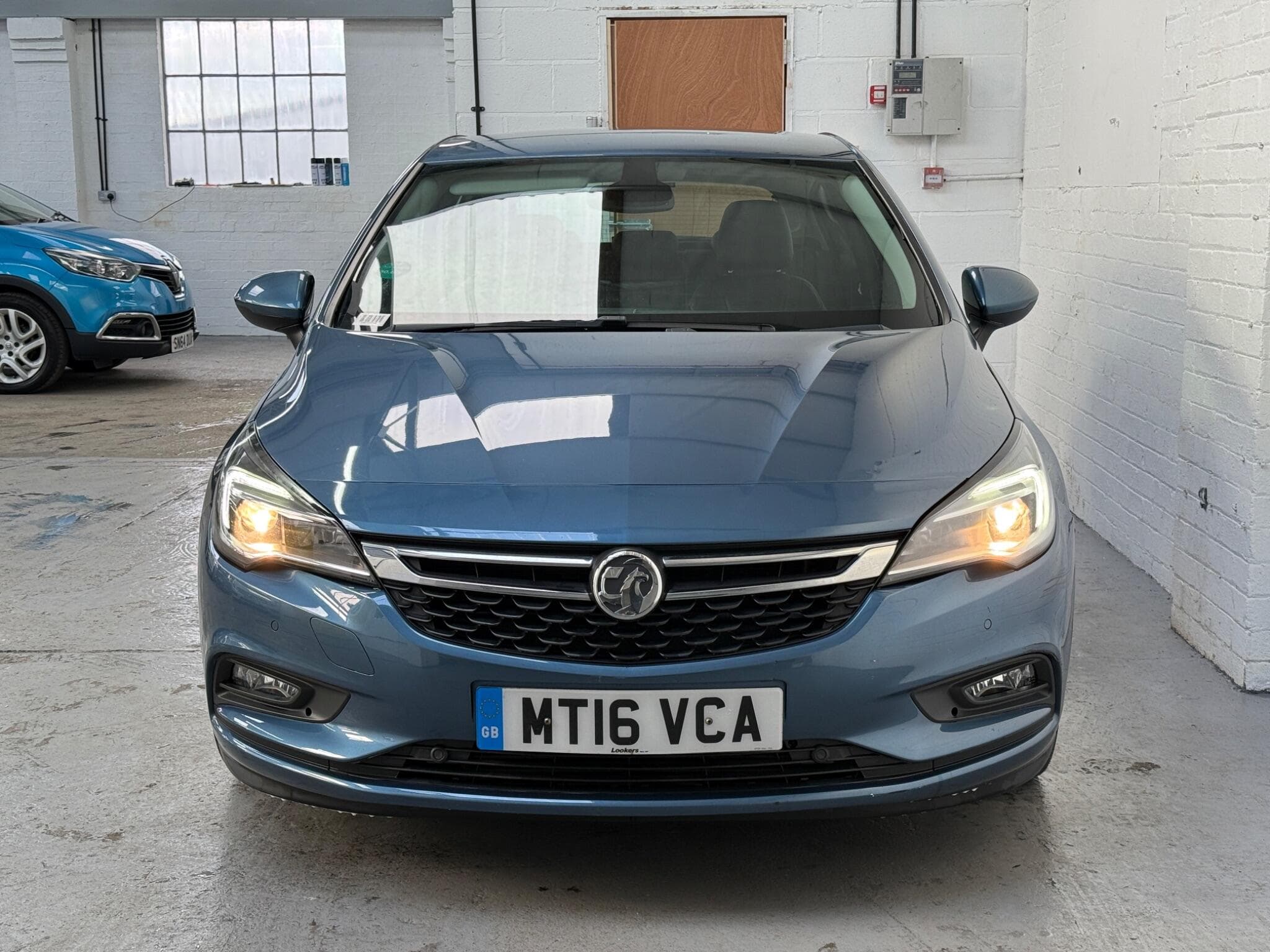 2016 Vauxhall Astra - Thumbnail 2