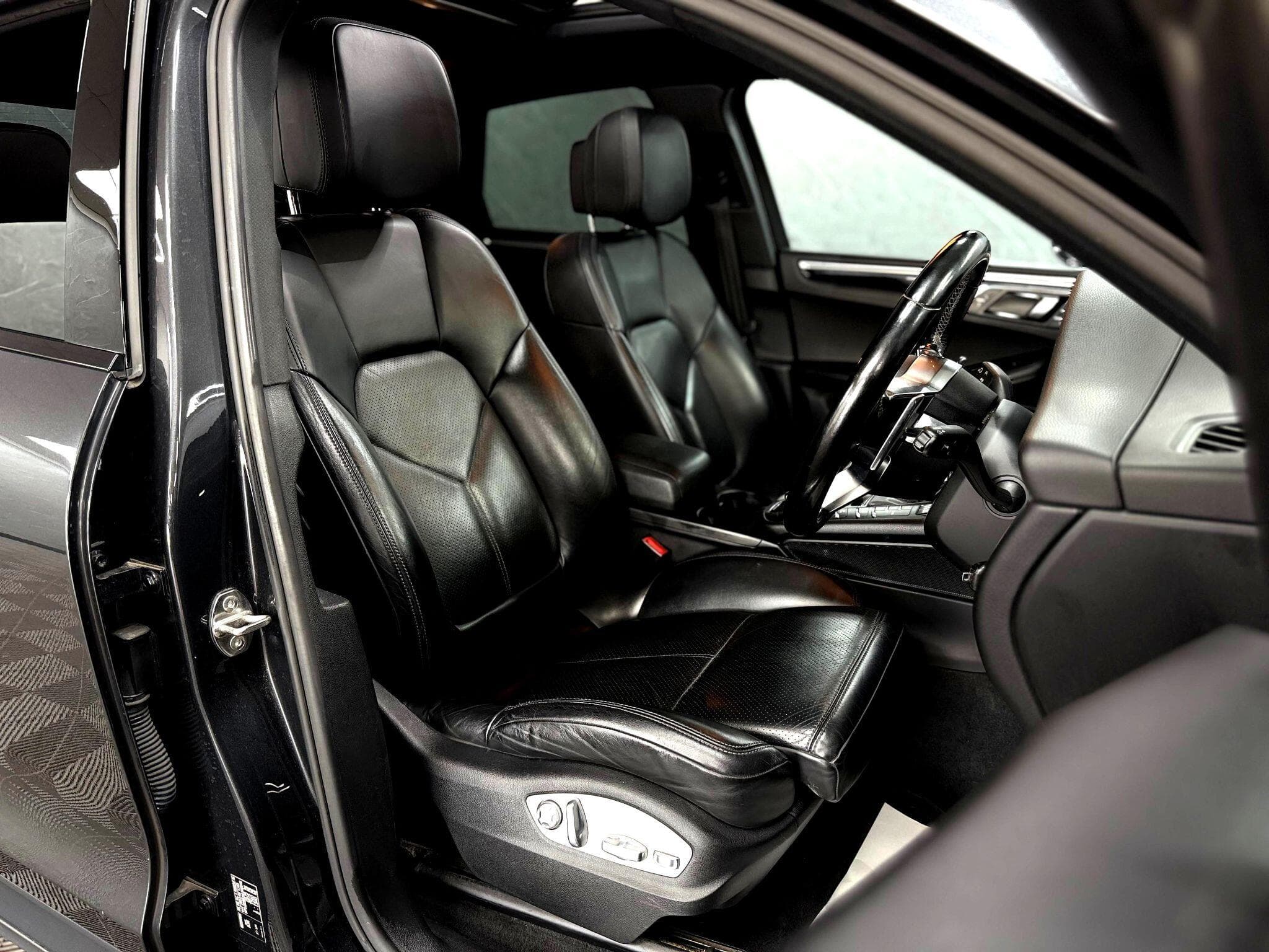 2016 Porsche Macan - Thumbnail 35