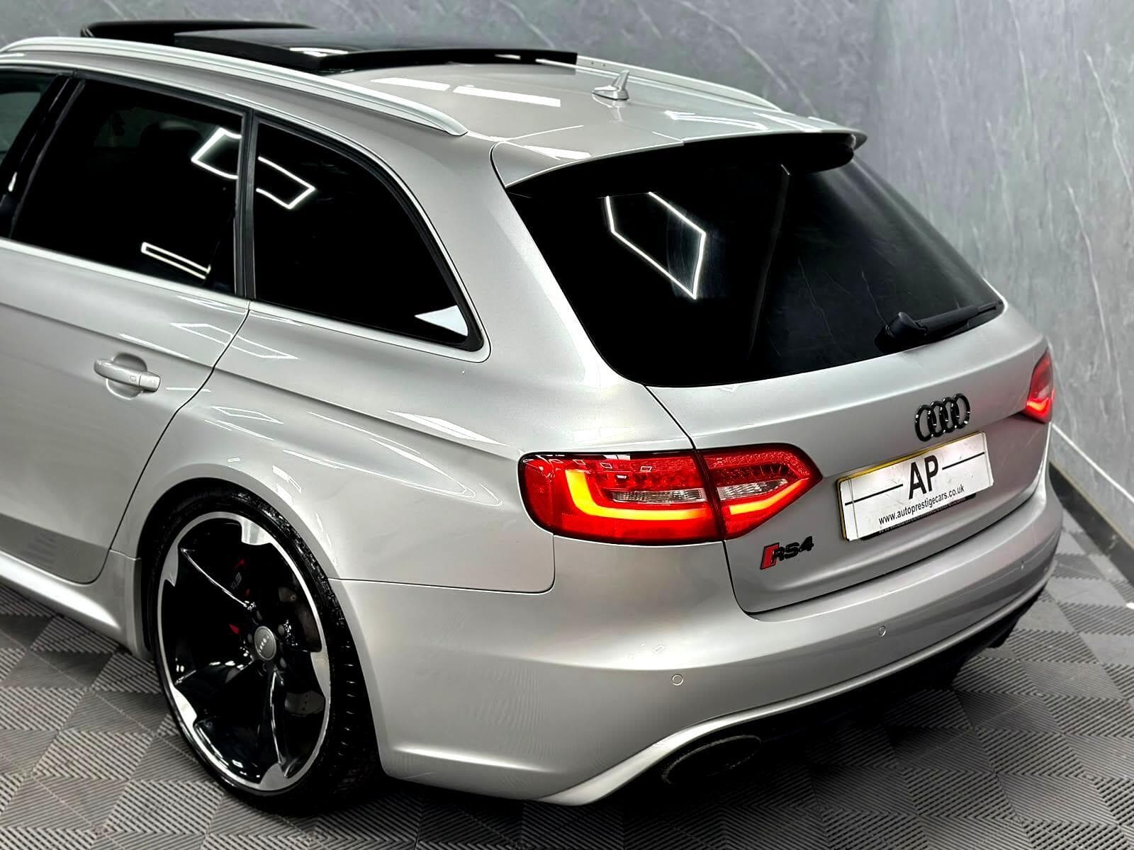 2015 Audi RS4 Avant - Thumbnail 32