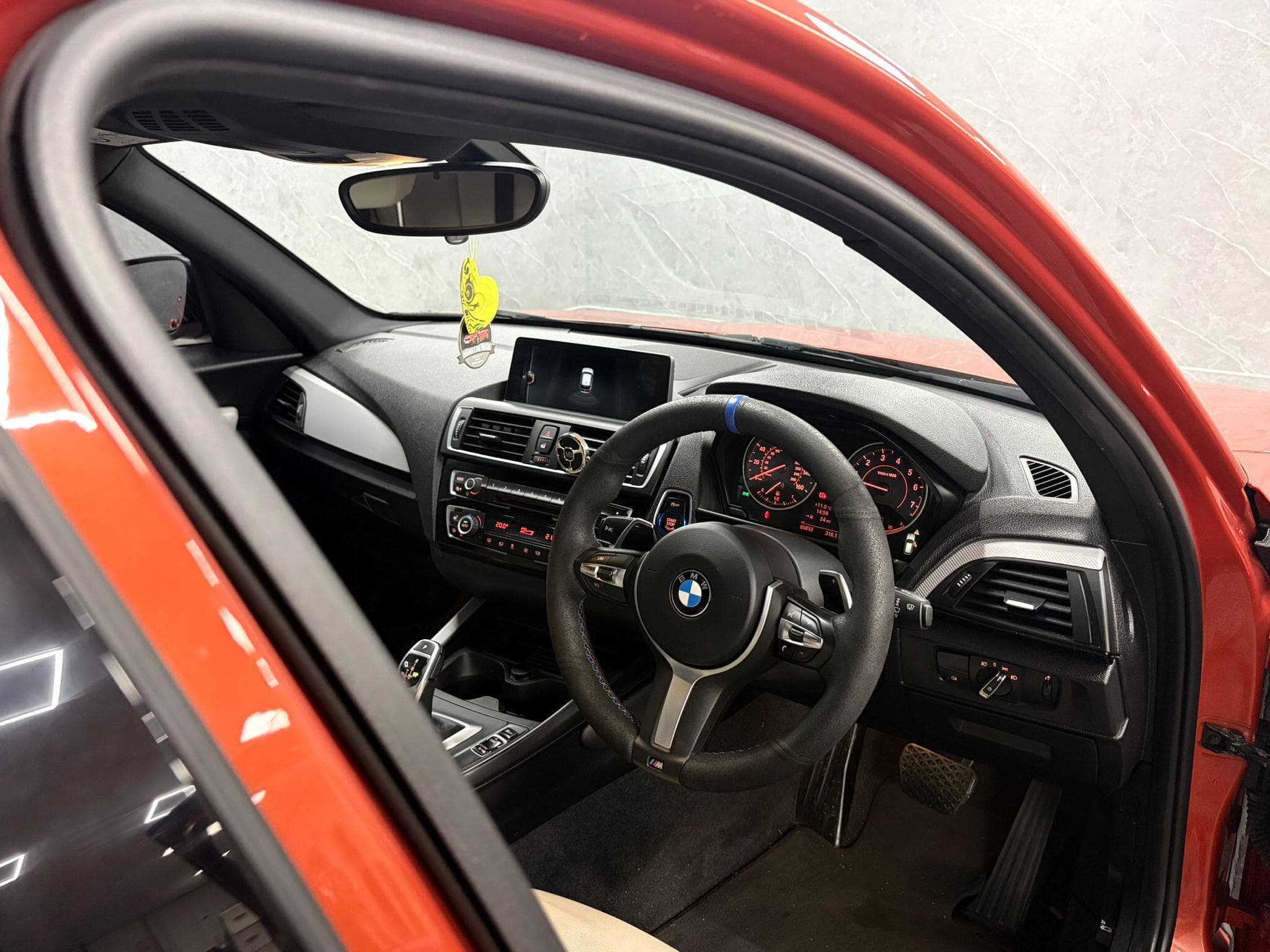 2017 BMW 1 Series - Thumbnail 24