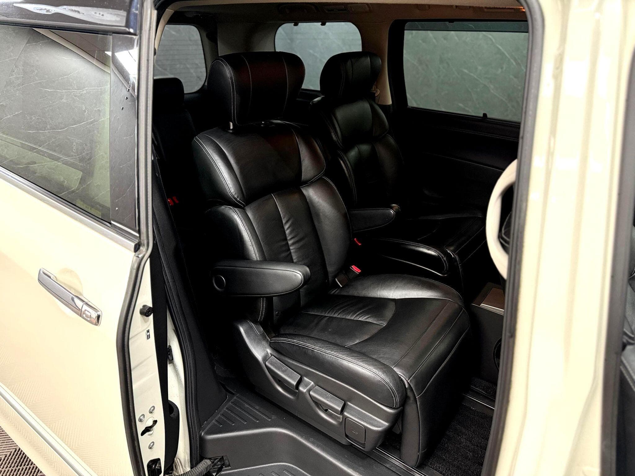 2014 Nissan Elgrand - Thumbnail 38