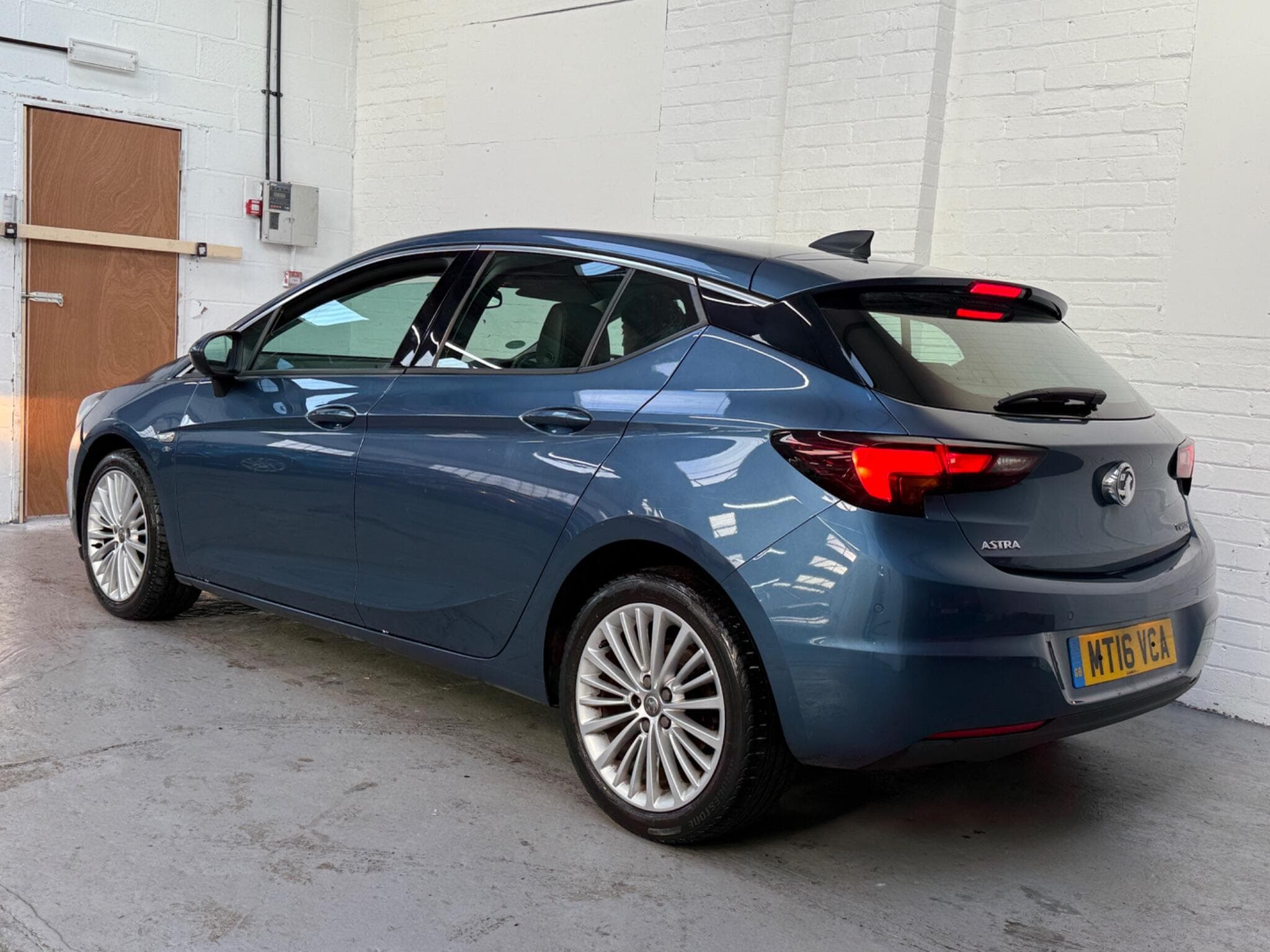 2016 Vauxhall Astra - Thumbnail 8