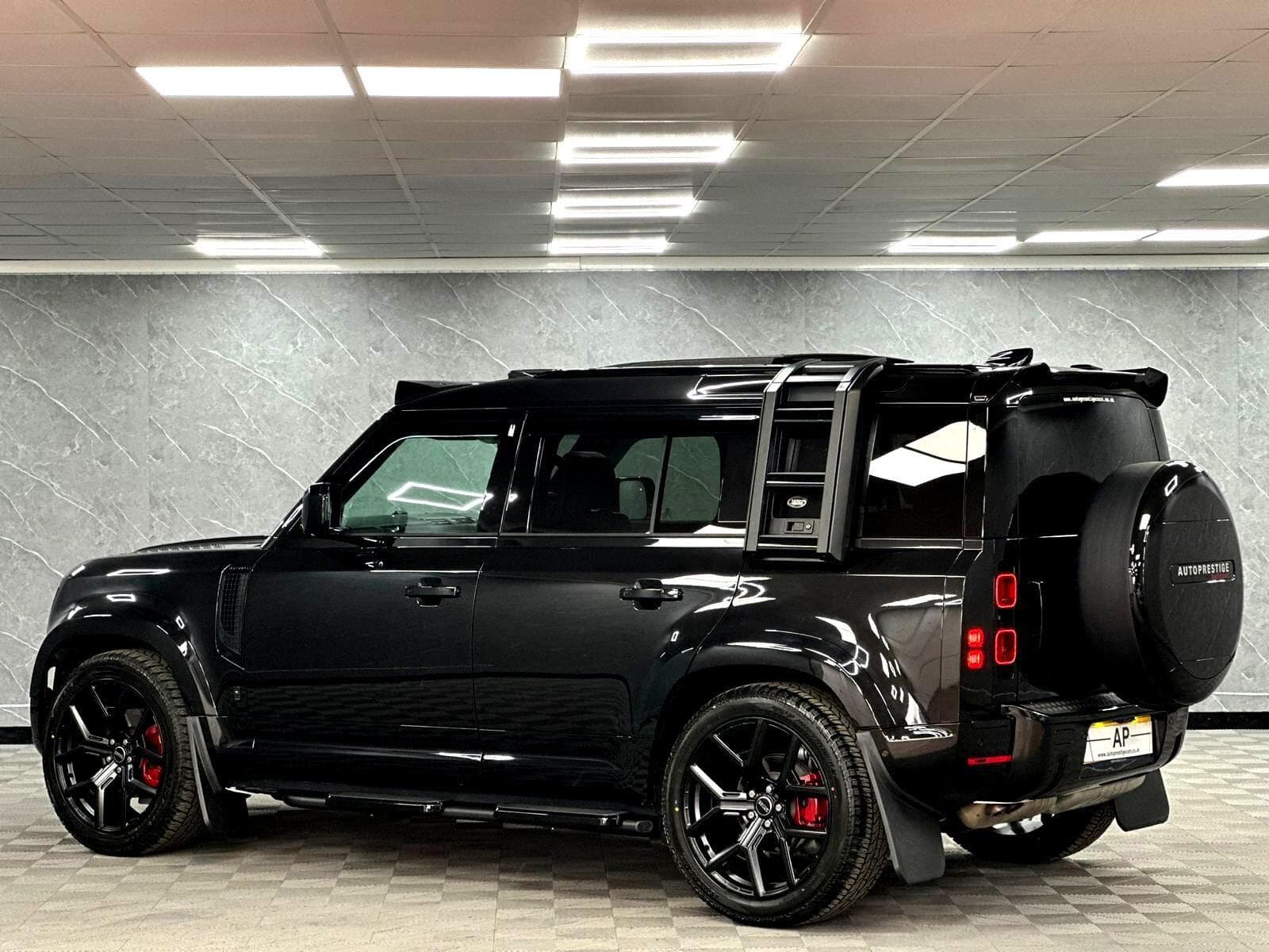 2025 Land Rover Defender 110 - Thumbnail 21