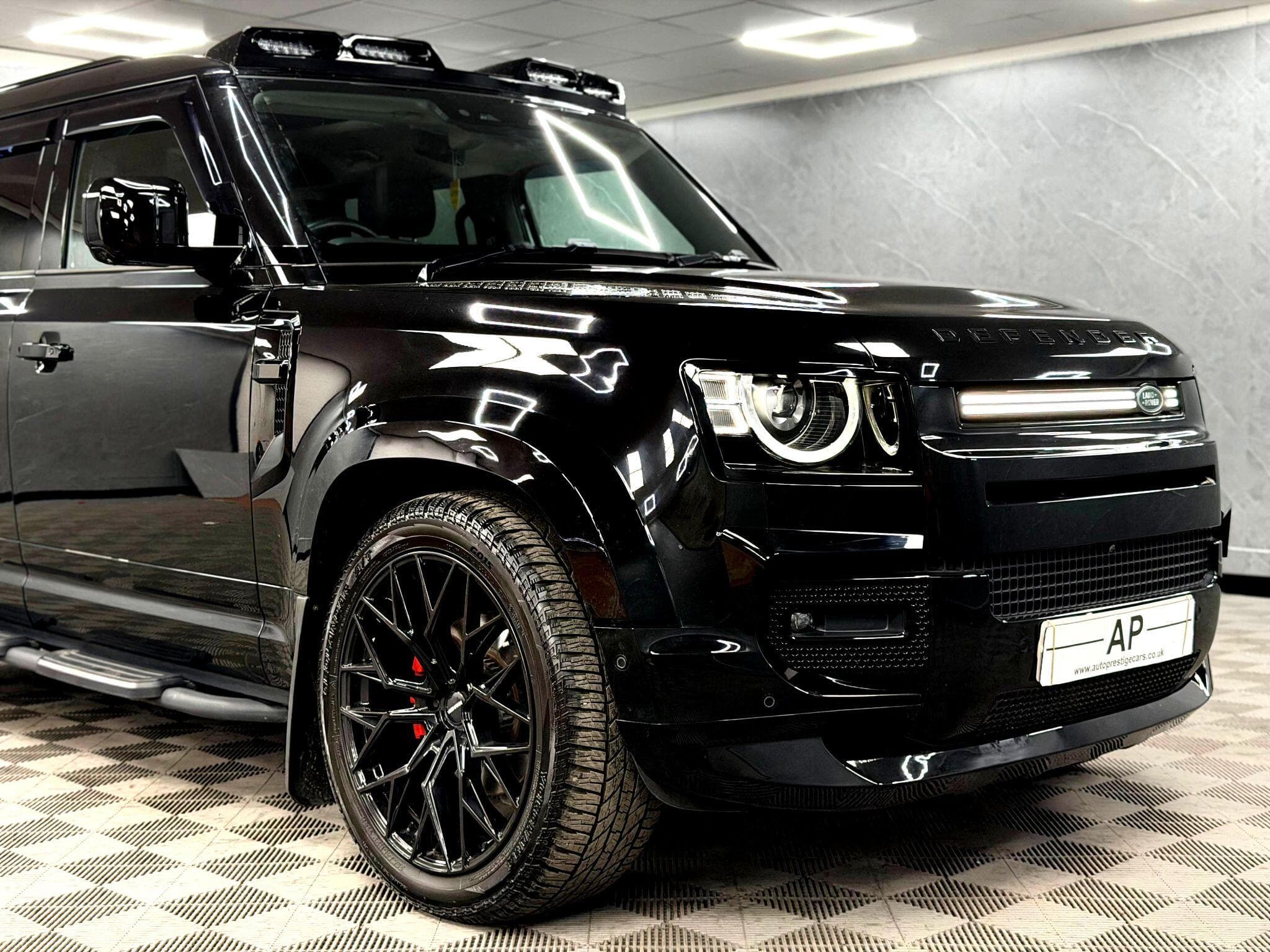 2024 Land Rover Defender 110 - Thumbnail 34