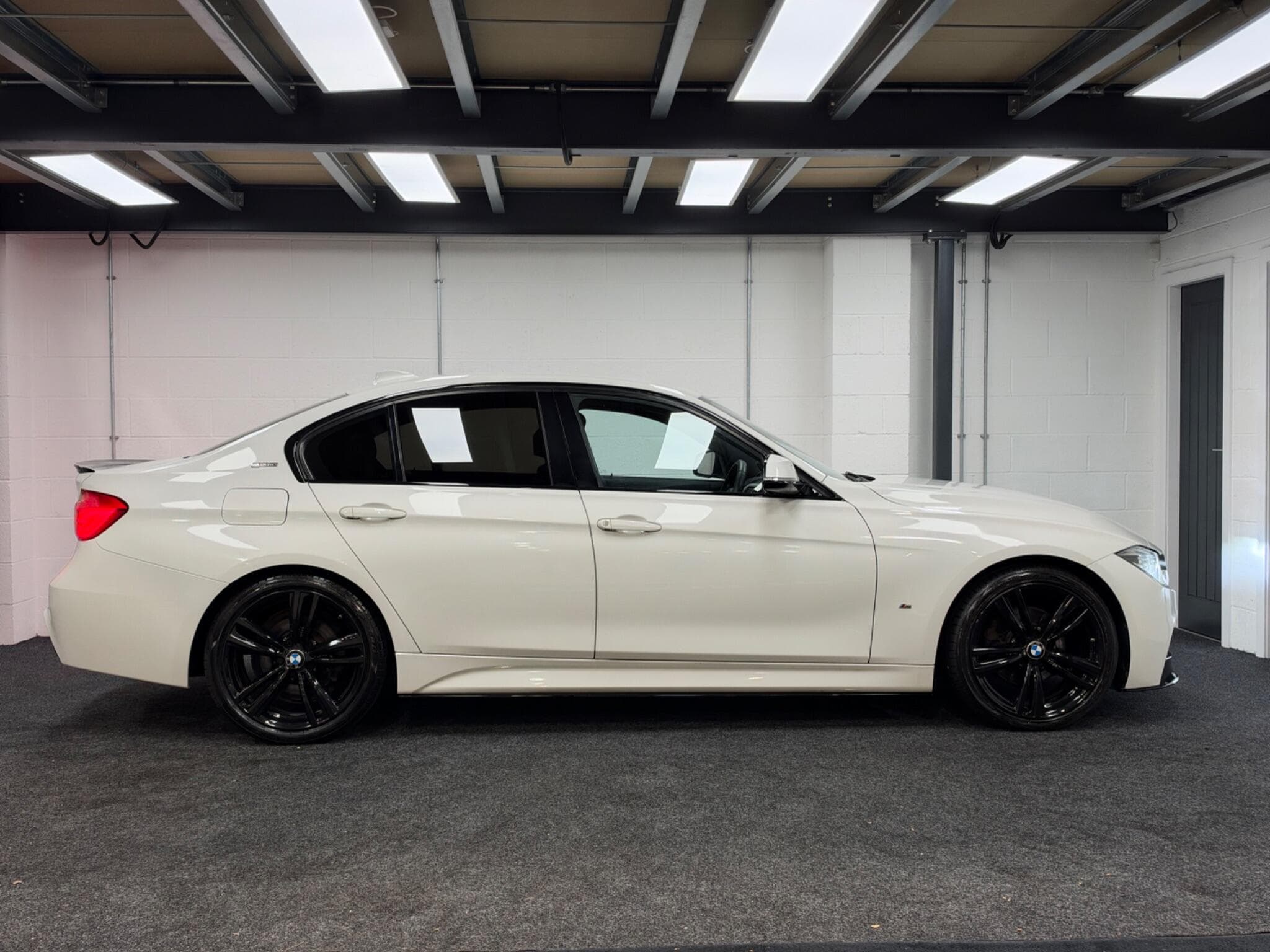 2017 BMW 3 Series - Thumbnail 10