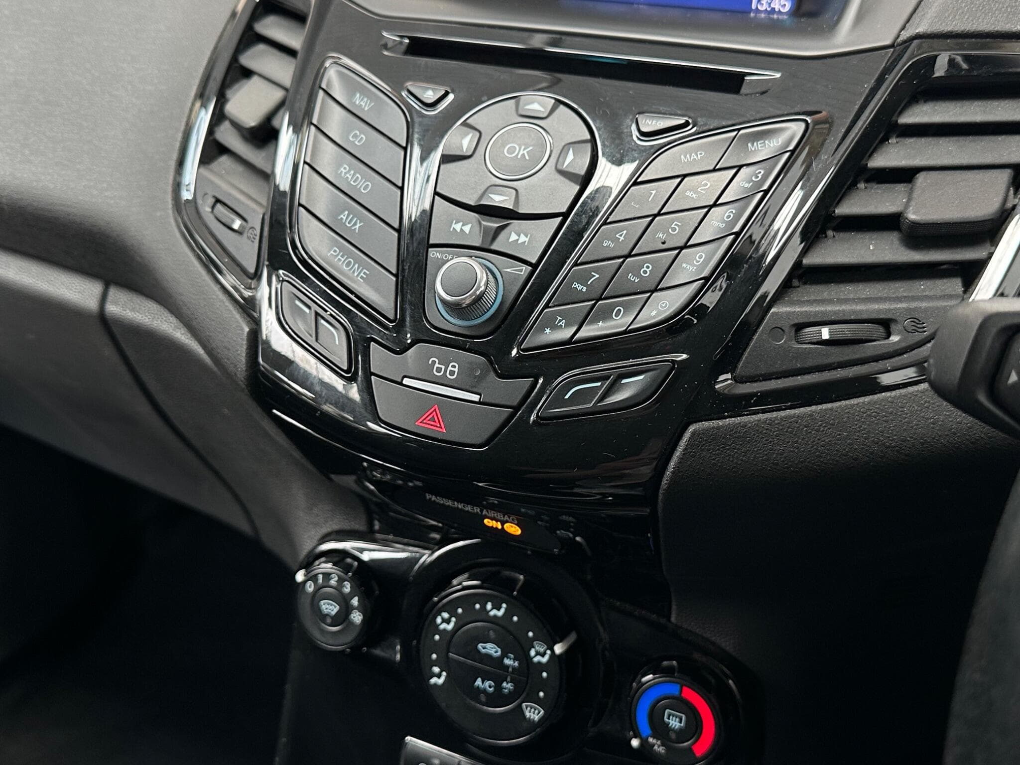 2016 Ford Fiesta - Thumbnail 11