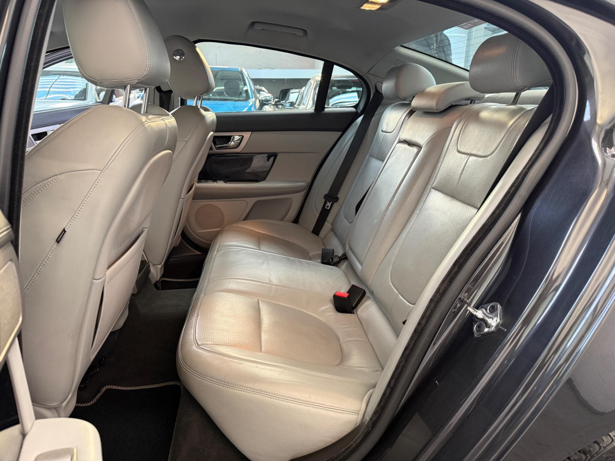 2011 Jaguar XF - Thumbnail 11