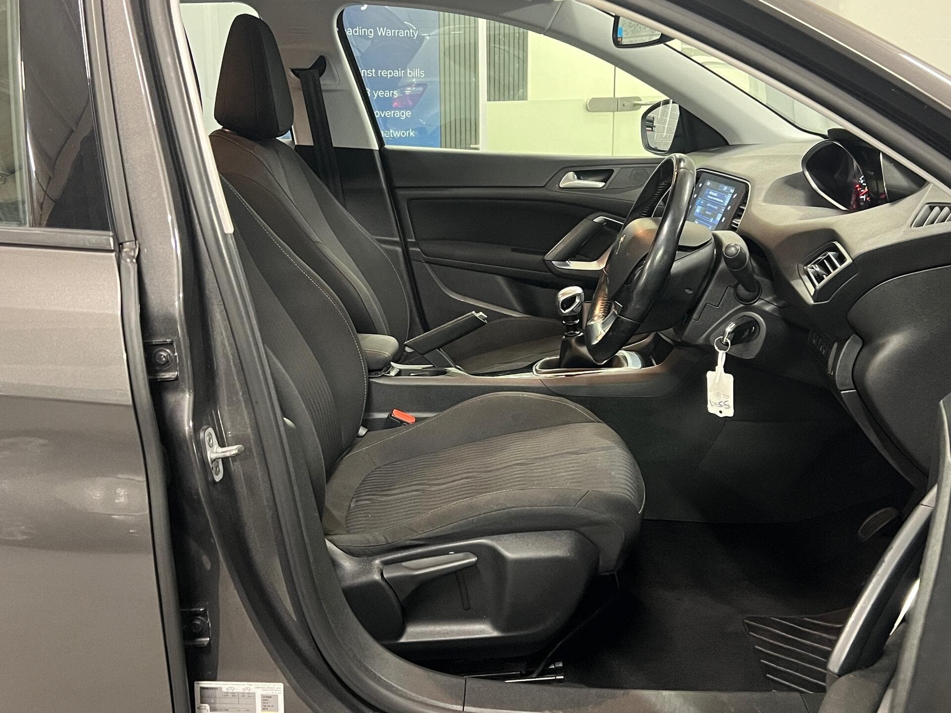 2017 Peugeot 308 SW - Thumbnail 25