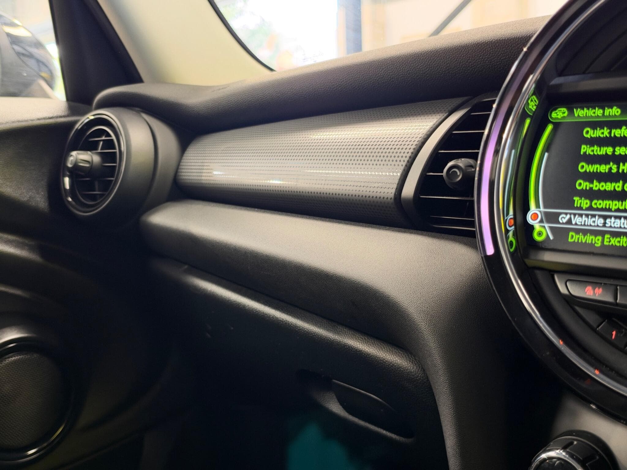 2016 MINI Hatch - Thumbnail 18