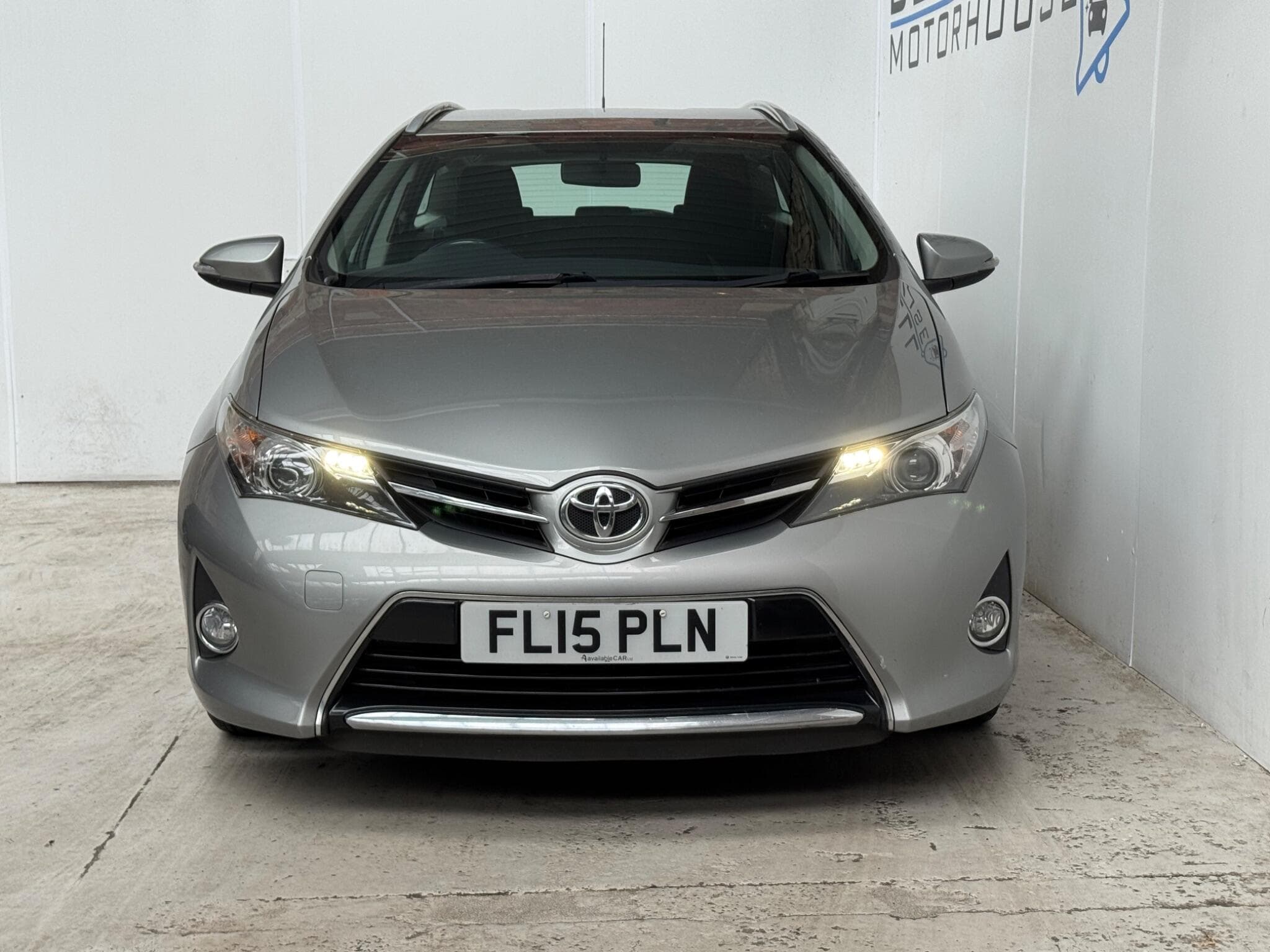2015 Toyota Auris - Image 2