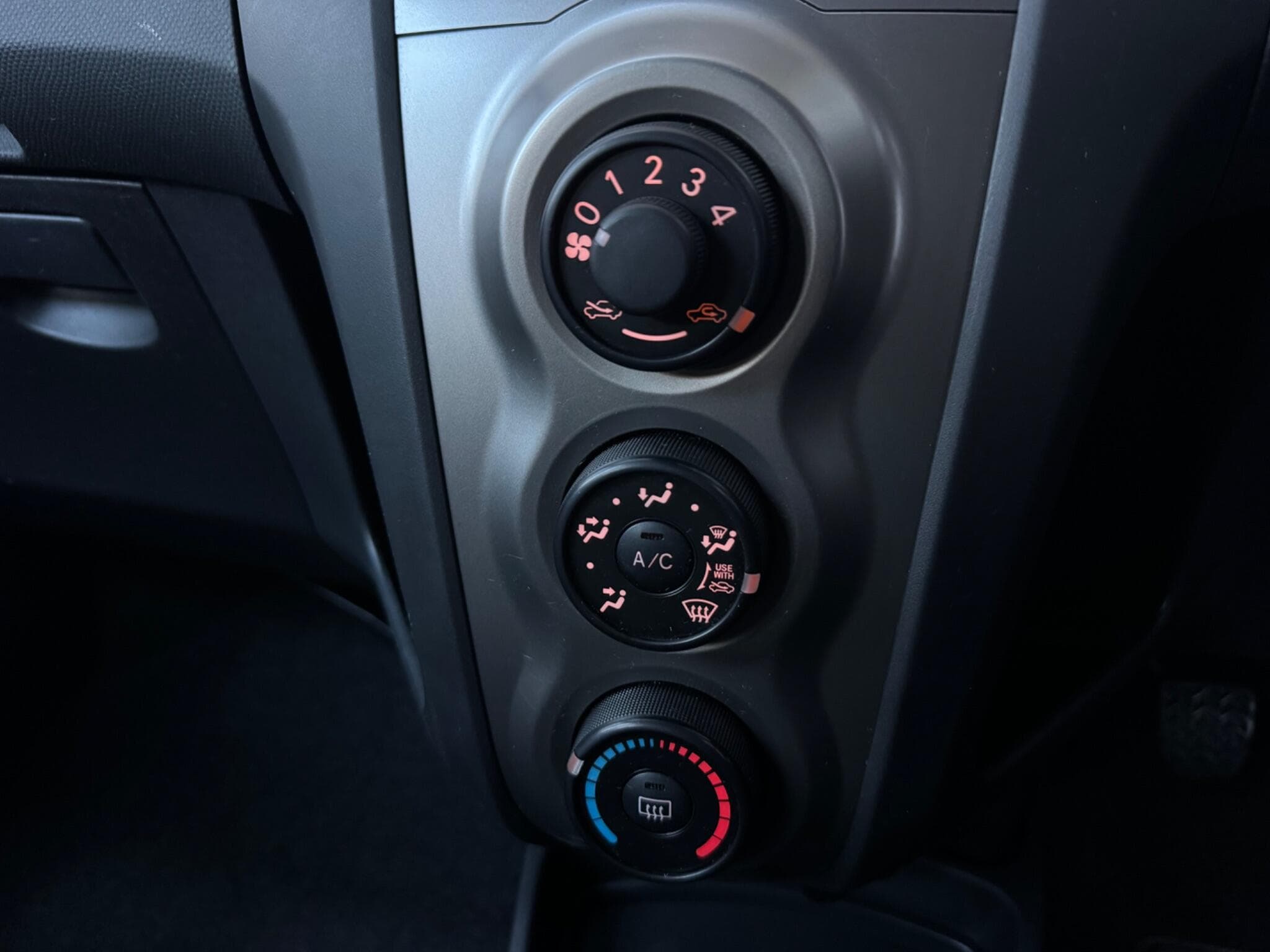 2010 Toyota Yaris - Thumbnail 14