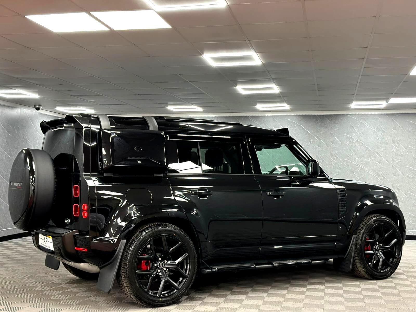 2025 Land Rover Defender 110 - Thumbnail 33