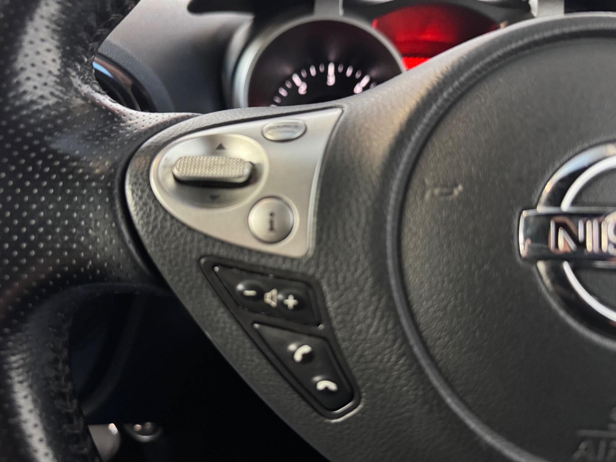 2017 Nissan Juke - Thumbnail 23