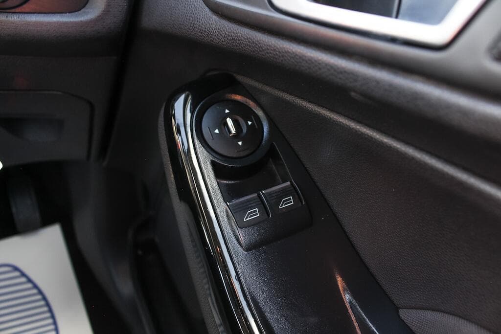 2014 Ford Fiesta - Thumbnail 36