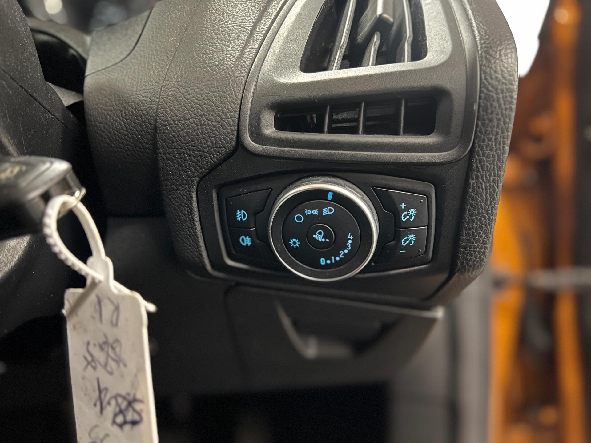 2017 Ford Focus - Thumbnail 31