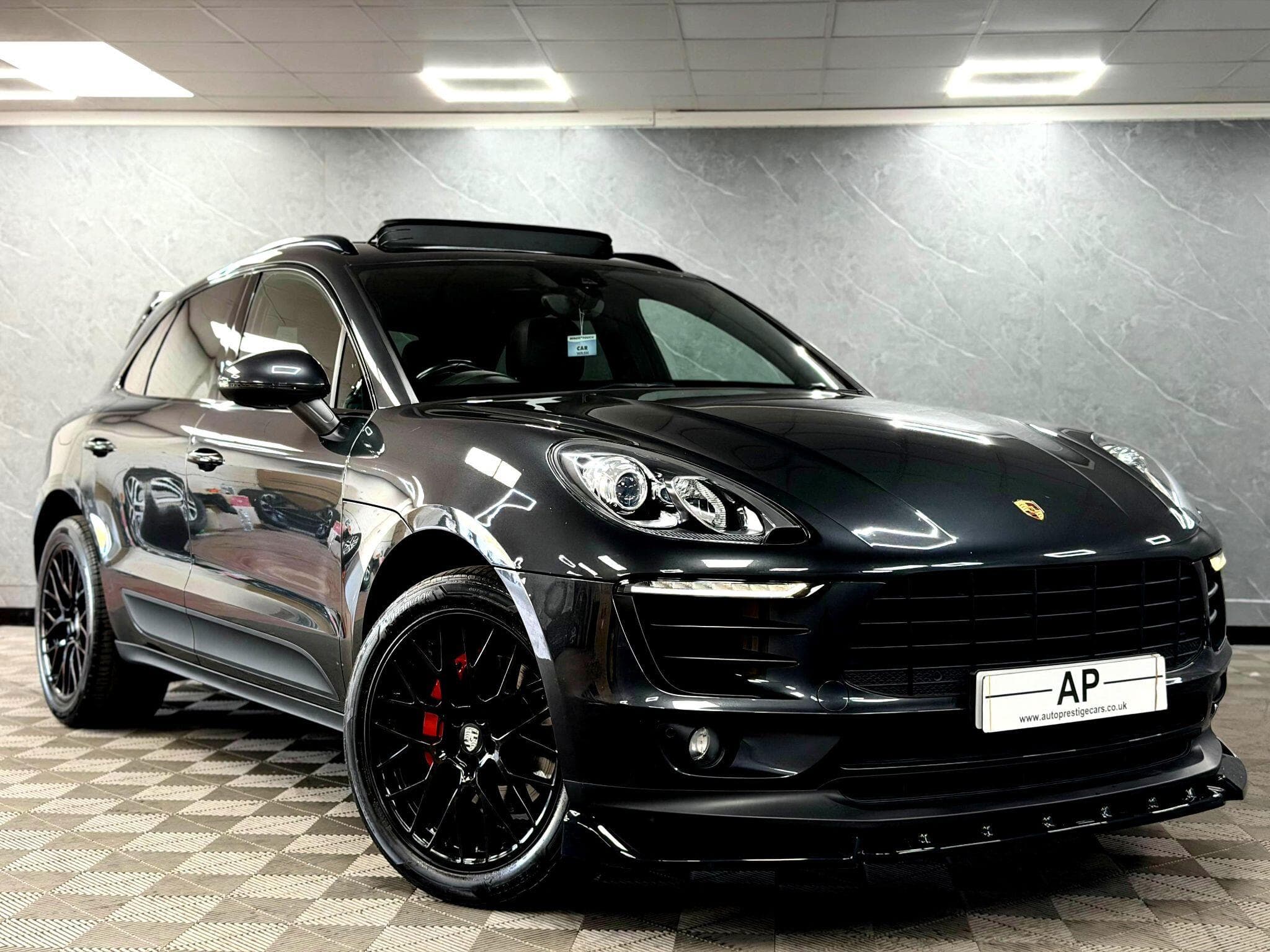2016 Porsche Macan - Main
