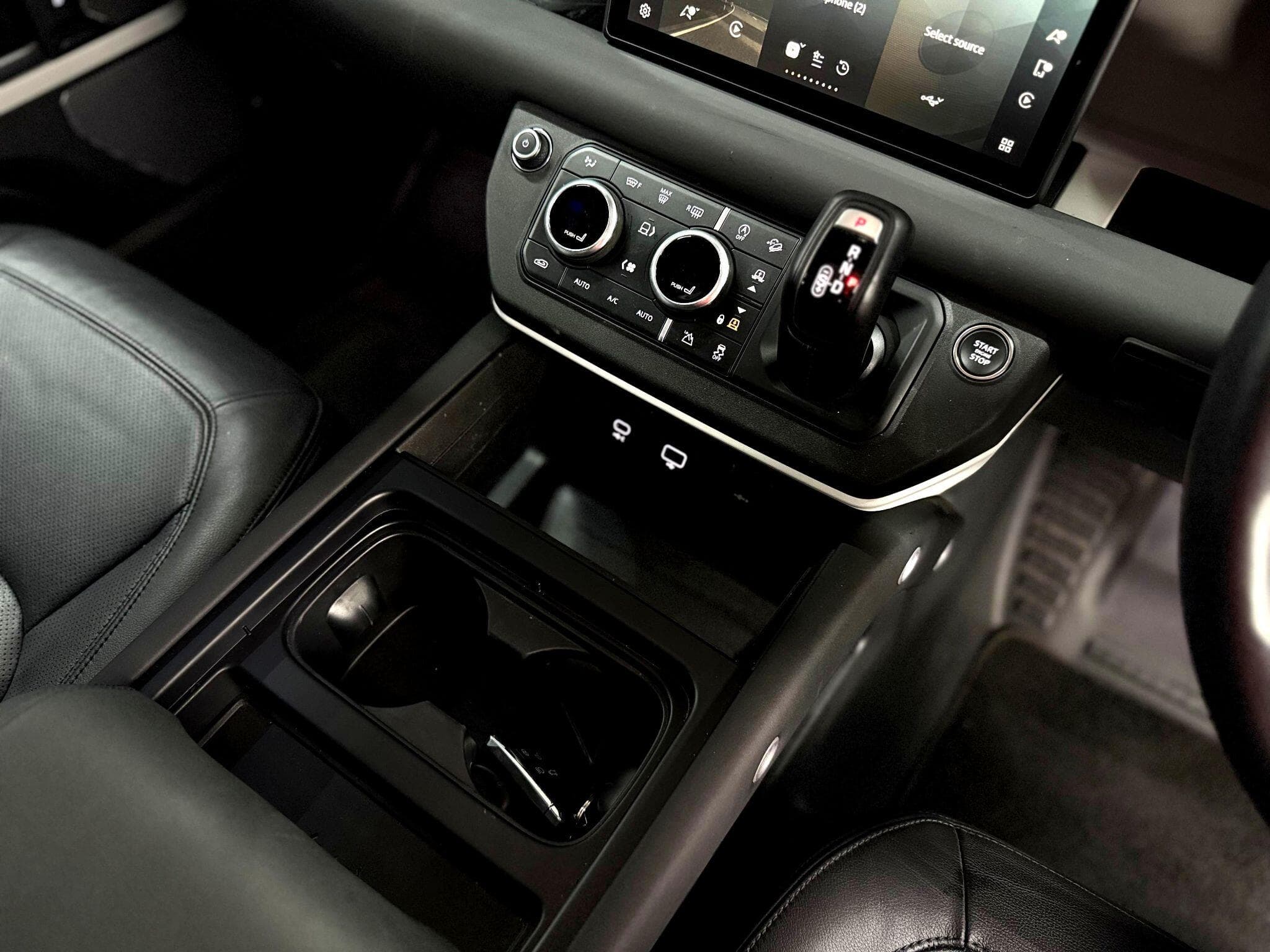 2024 Land Rover Defender 110 - Thumbnail 39