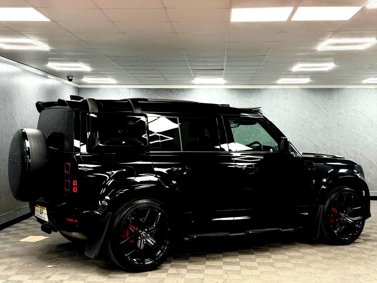 2024 Land Rover Defender 110 - Thumbnail 24