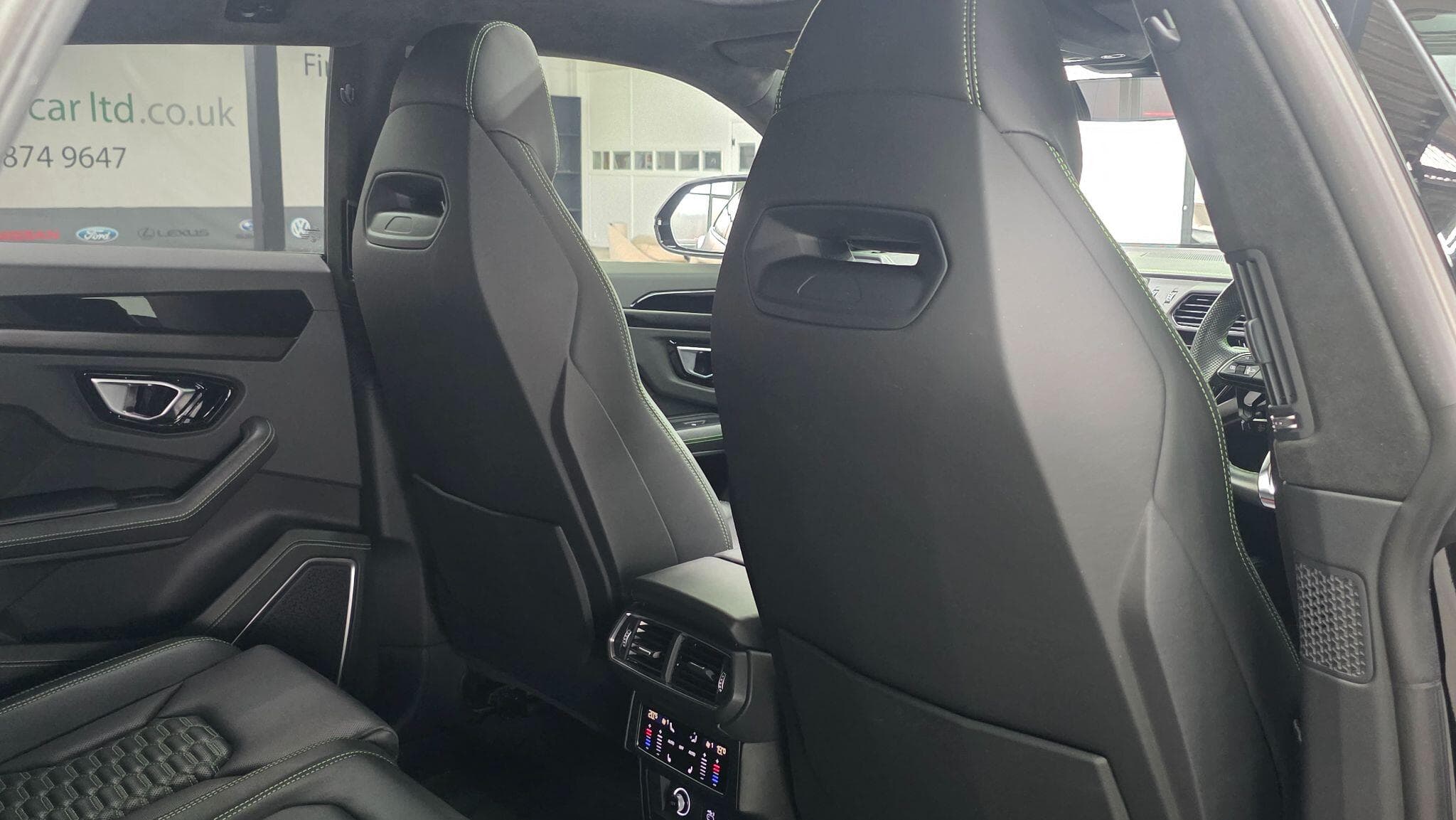 2021 Lamborghini Urus - Thumbnail 37