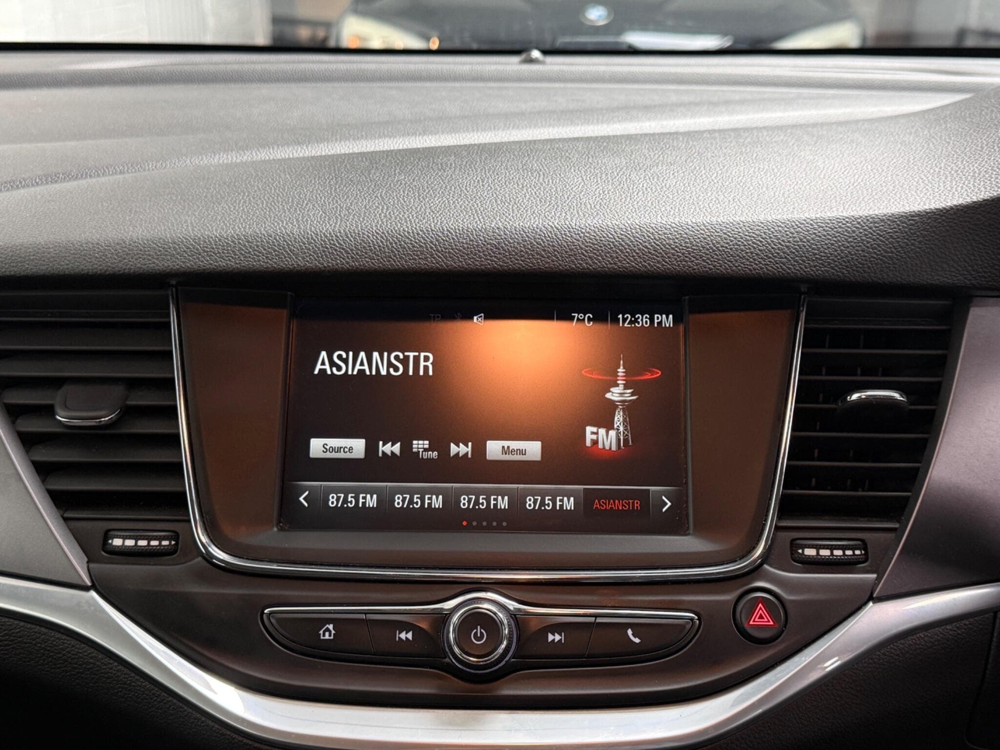 2016 Vauxhall Astra - Thumbnail 24