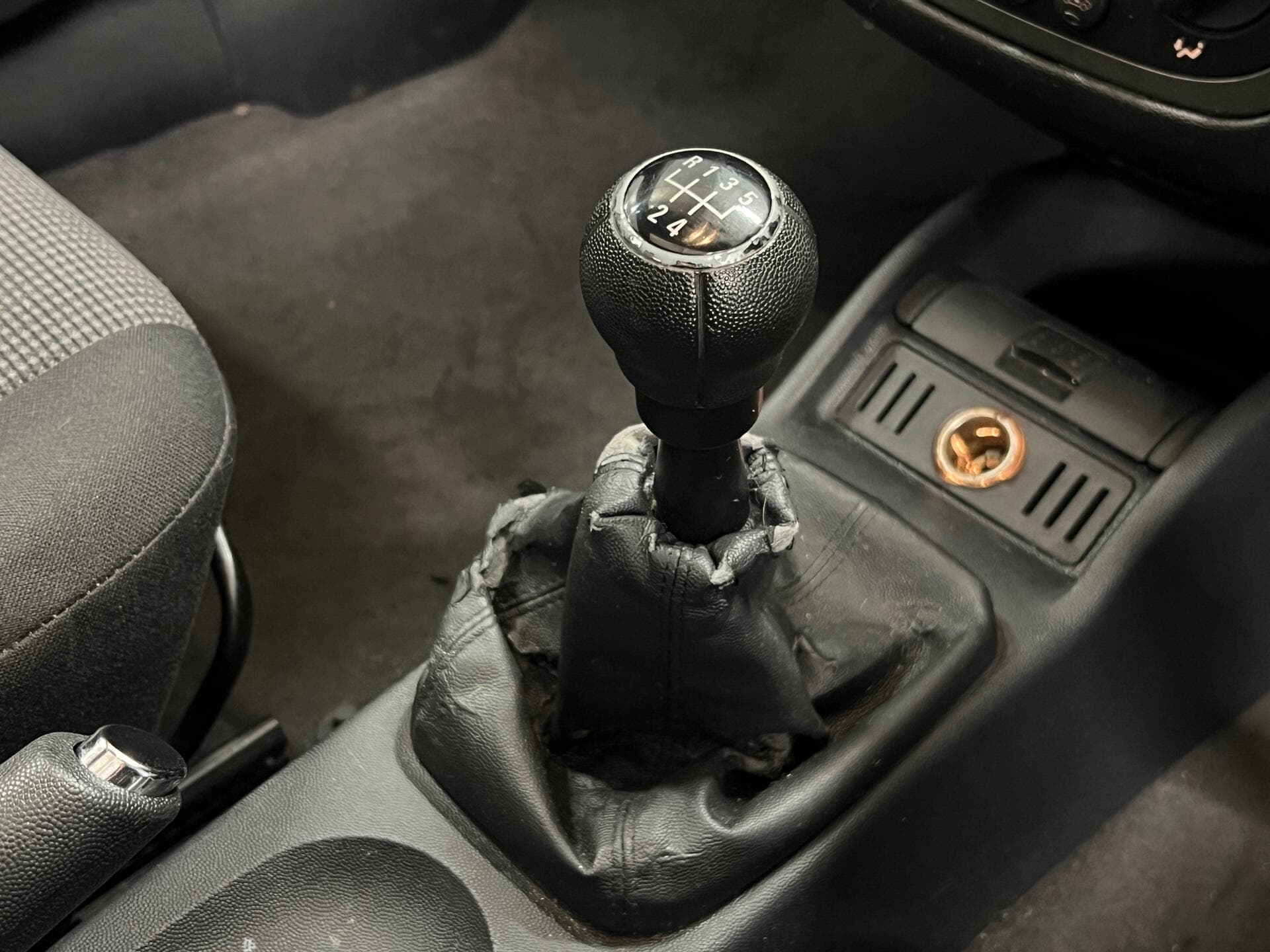 2005 Vauxhall Corsa - Thumbnail 30