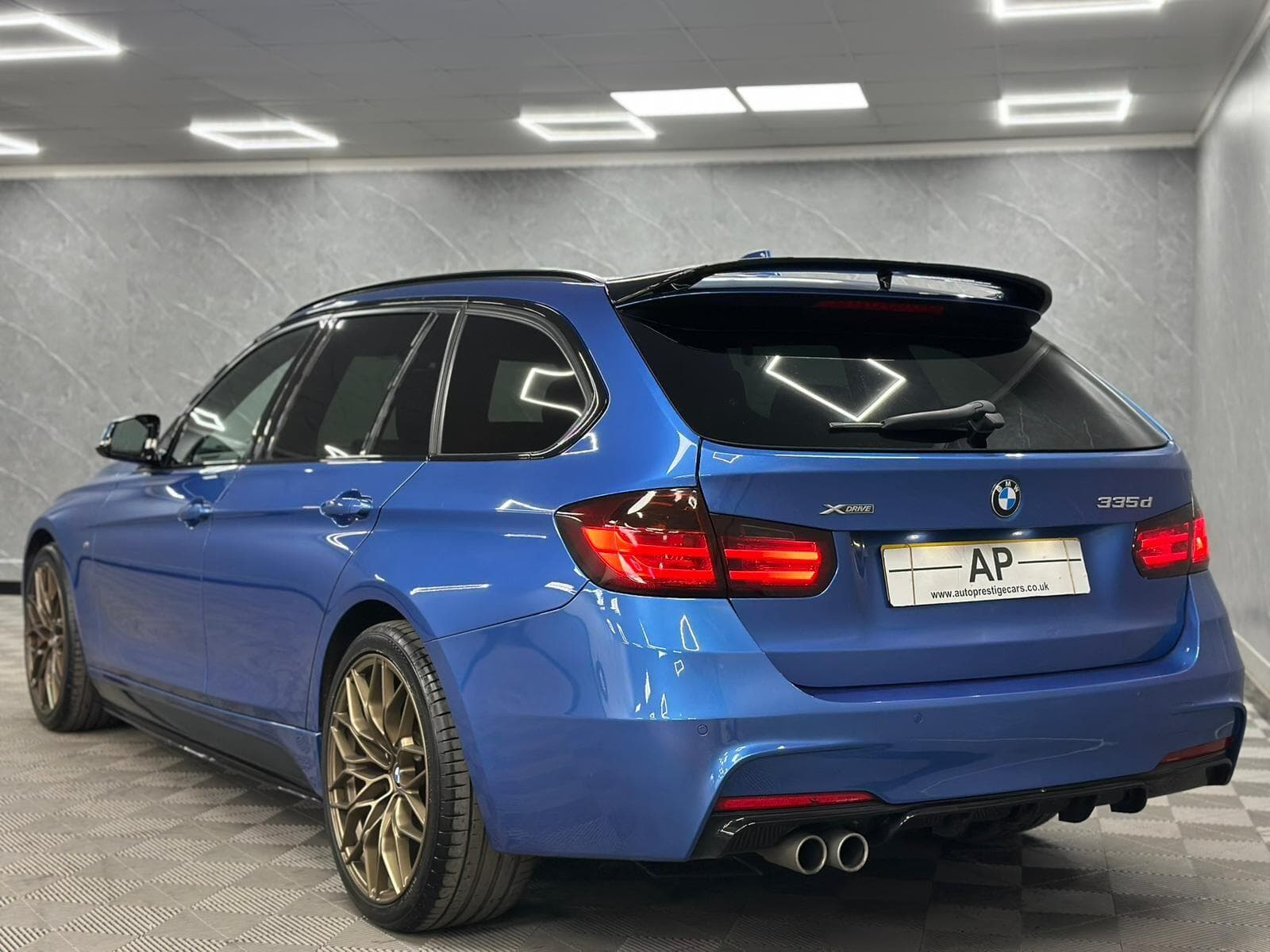 2015 BMW 3 Series - Thumbnail 13