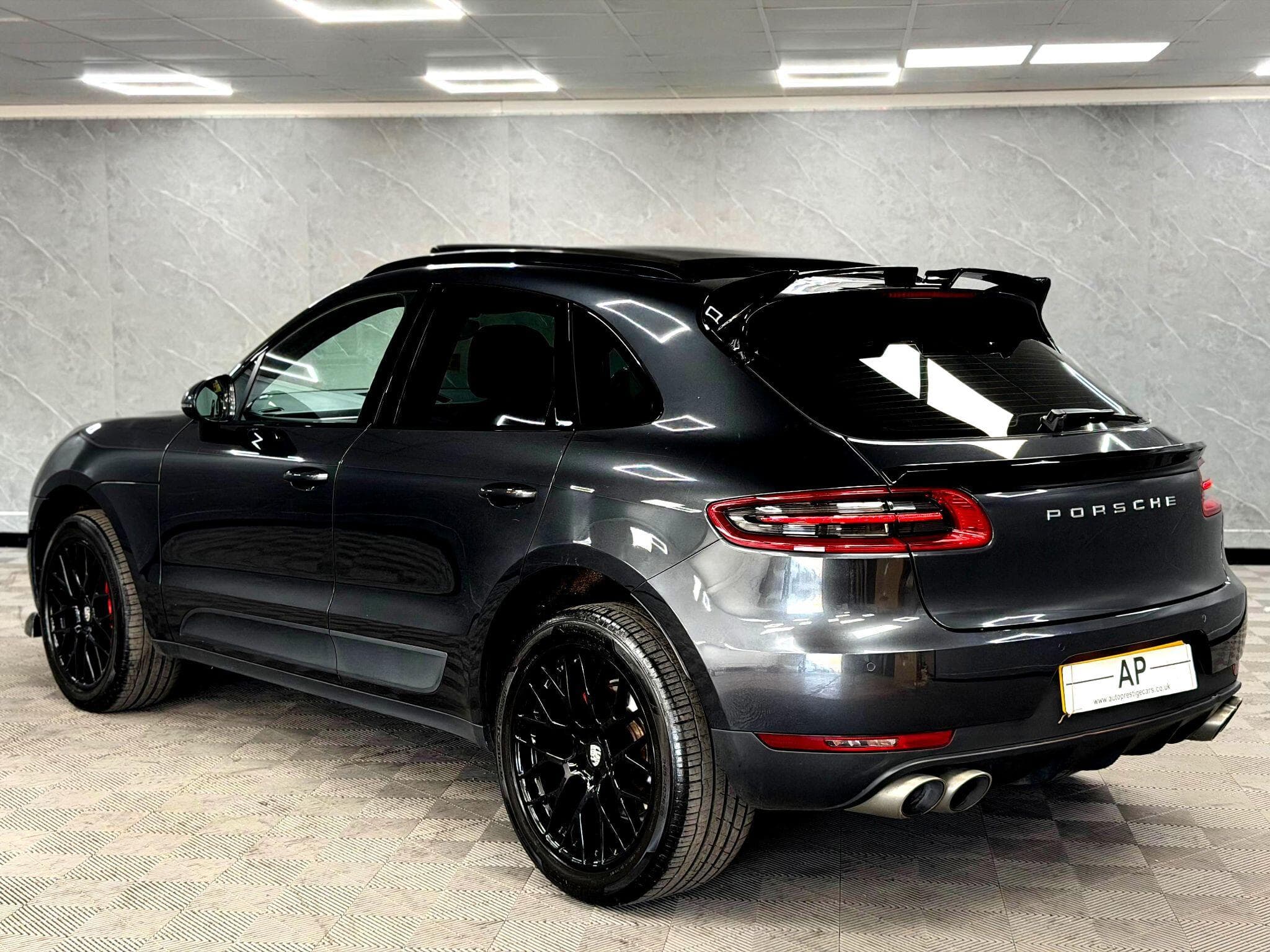 2016 Porsche Macan - Thumbnail 17