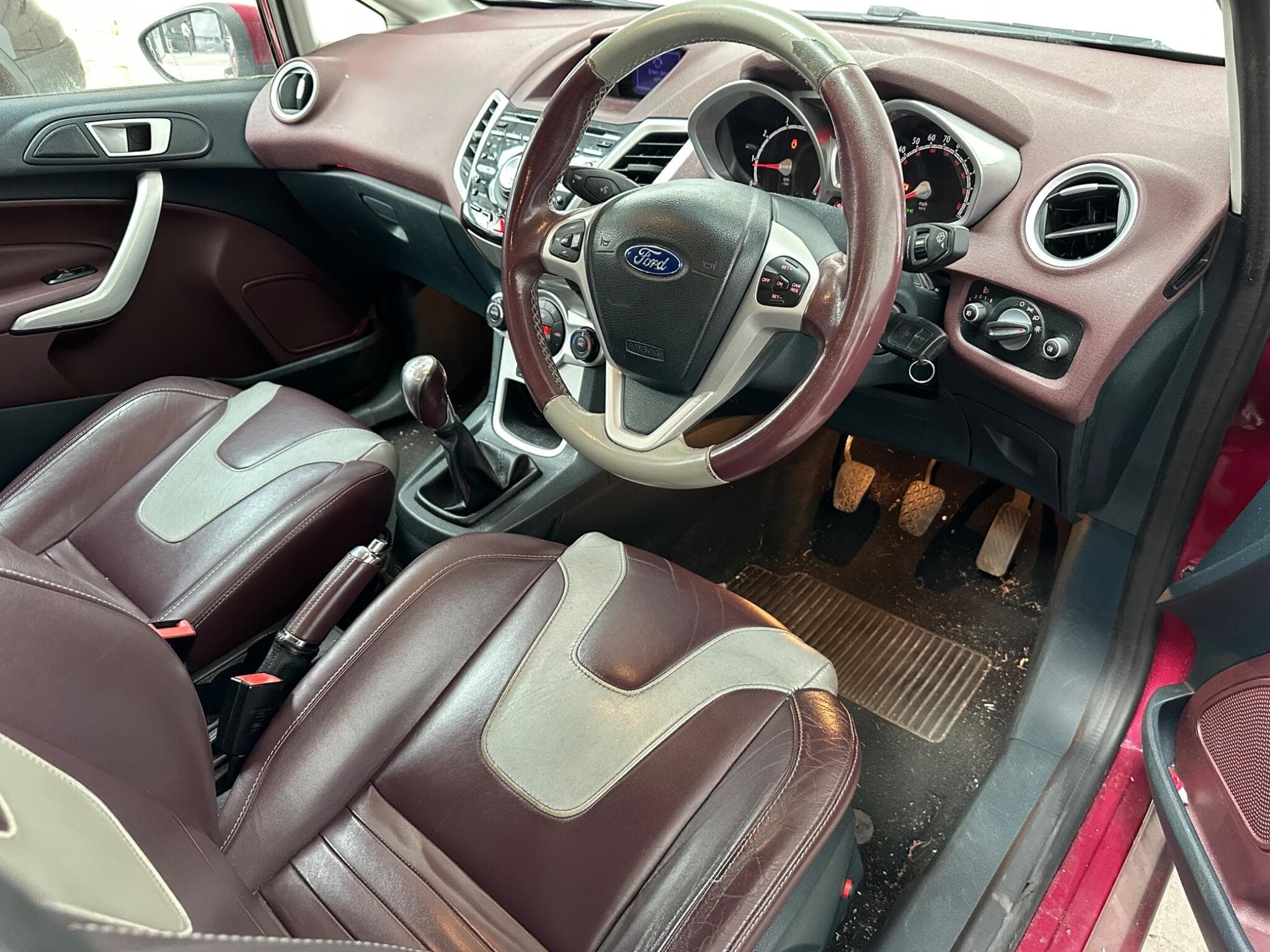 2012 Ford Fiesta - Thumbnail 3