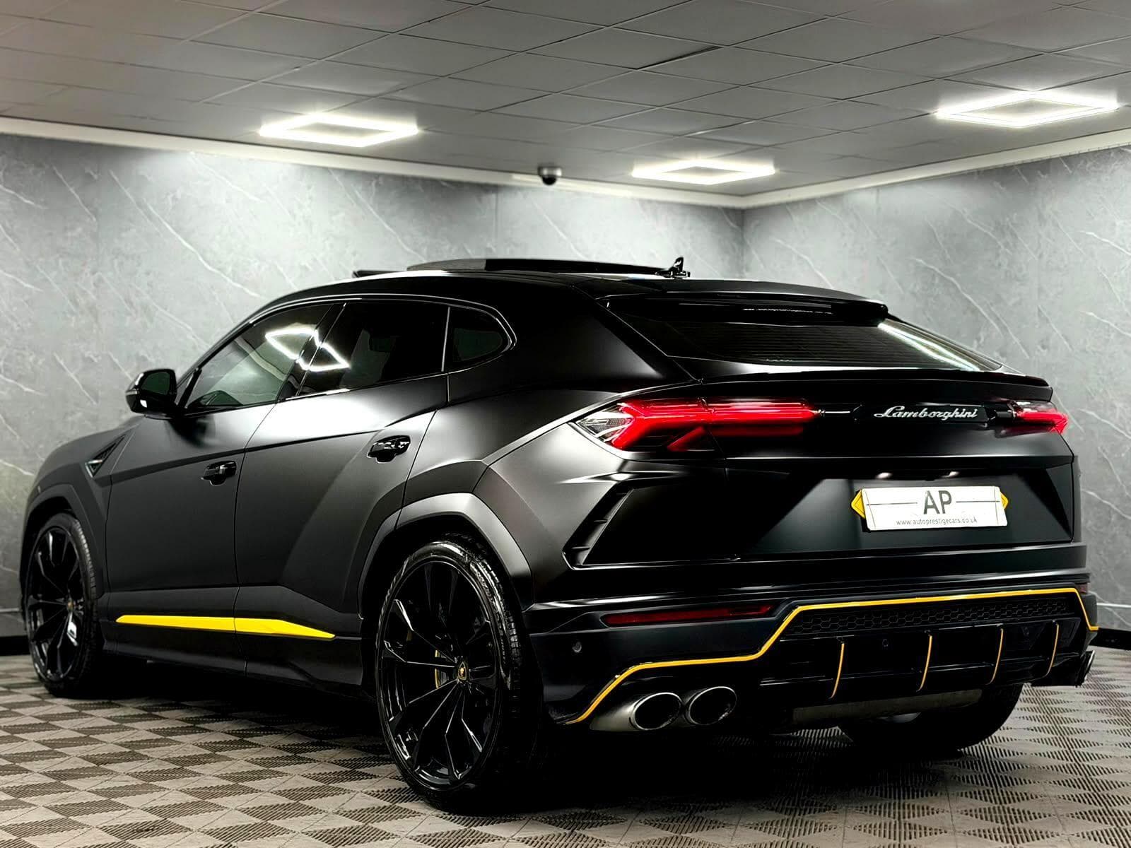 2022 Lamborghini Urus - Thumbnail 31