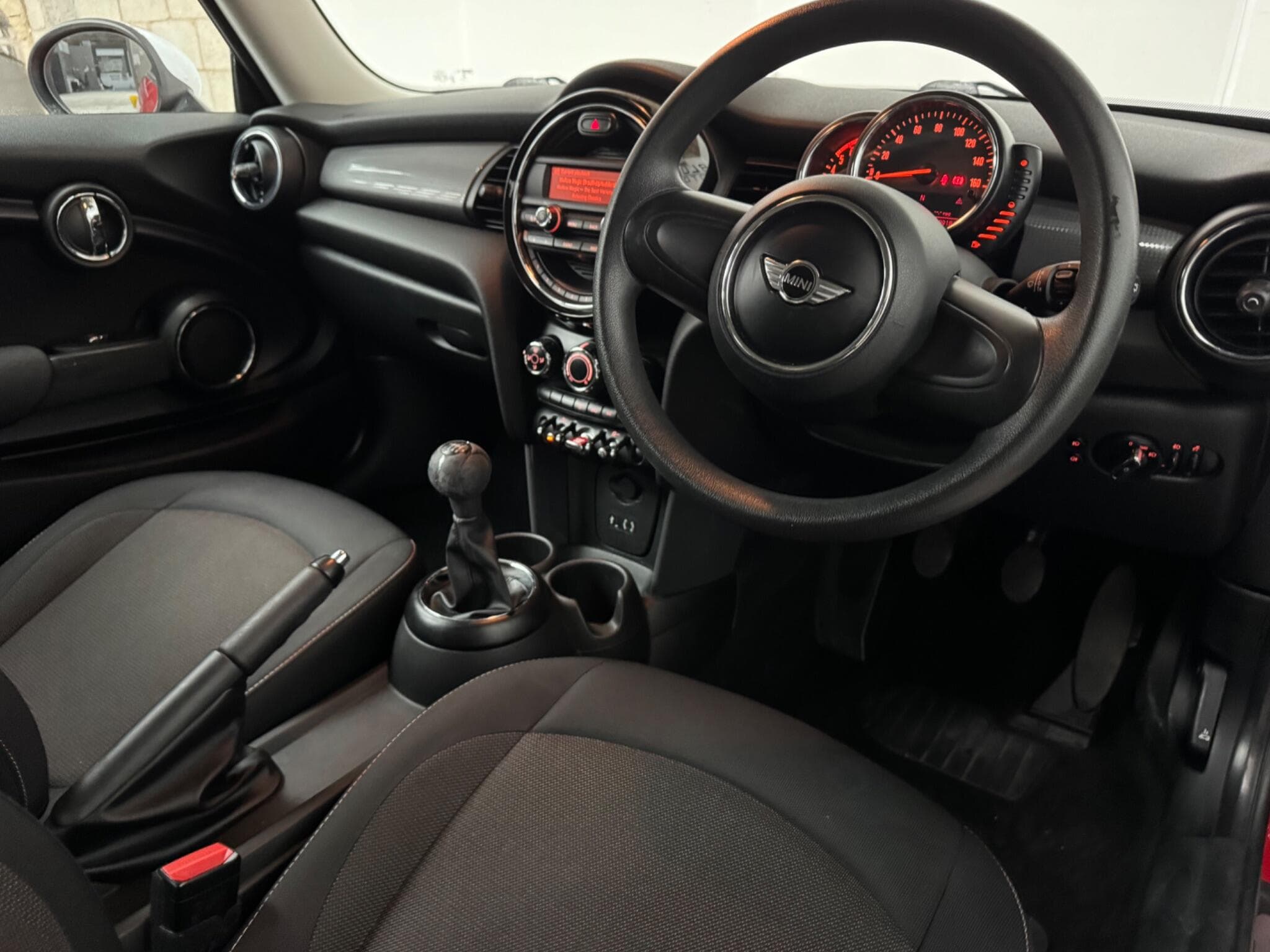 2015 MINI Hatch - Thumbnail 4