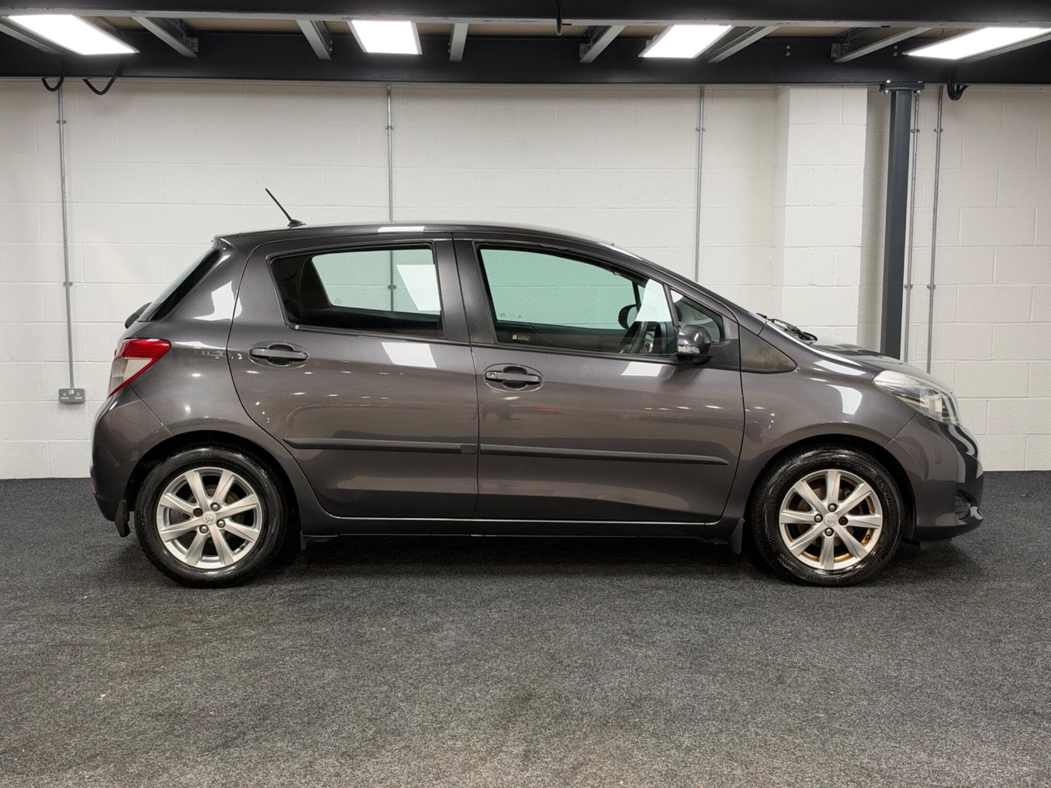 2012 Toyota Yaris - Thumbnail 12