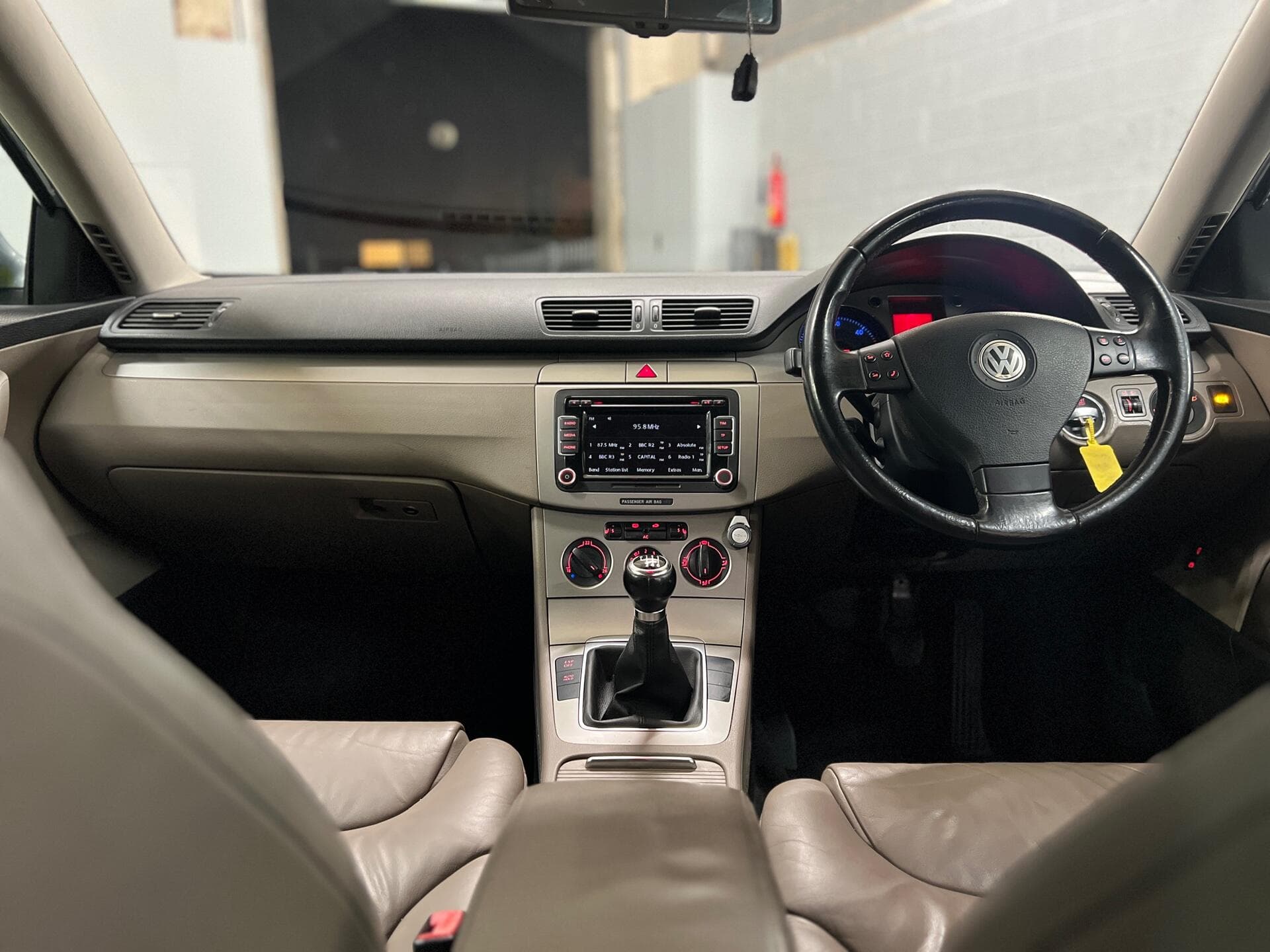 2009 Volkswagen Passat - Thumbnail 30