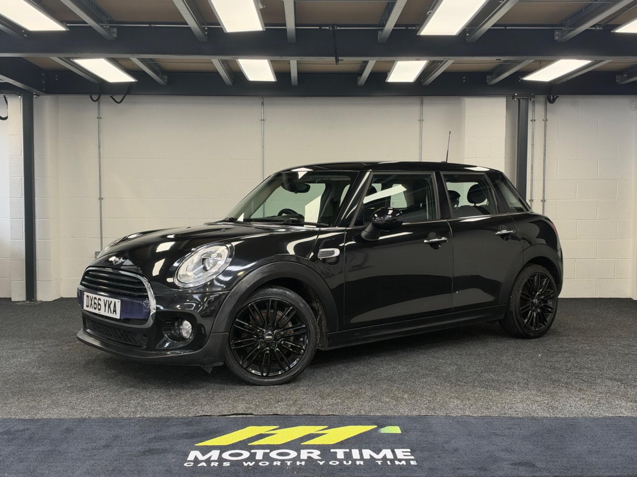2016 MINI Hatch - Main