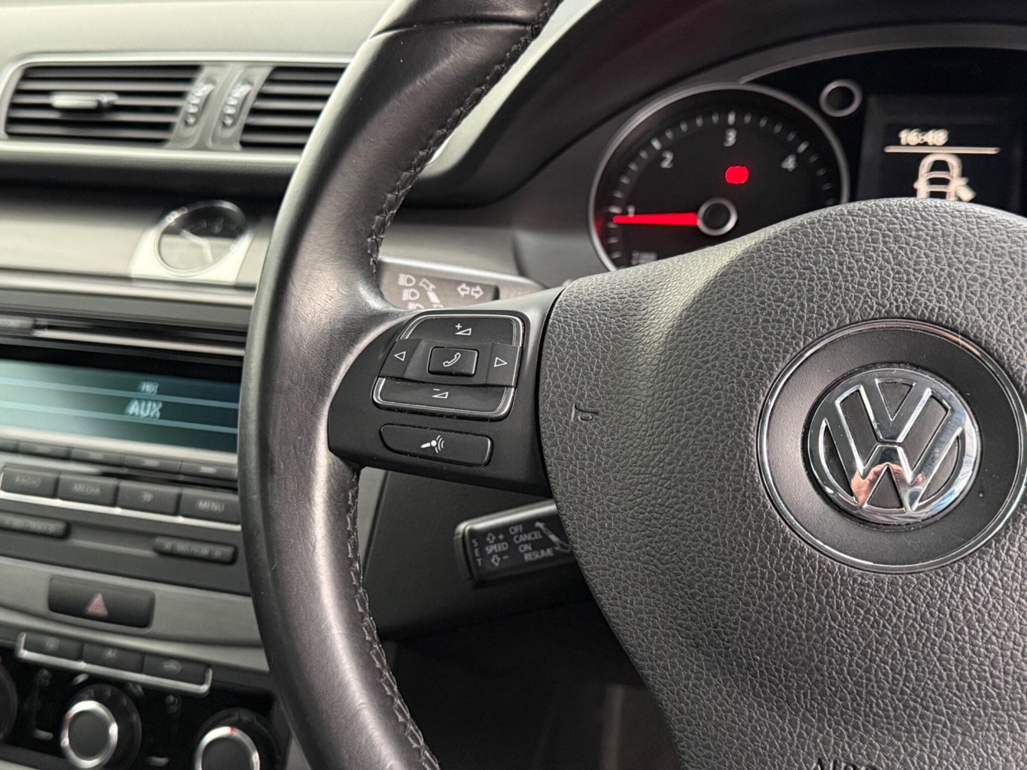 2012 Volkswagen Passat - Thumbnail 19