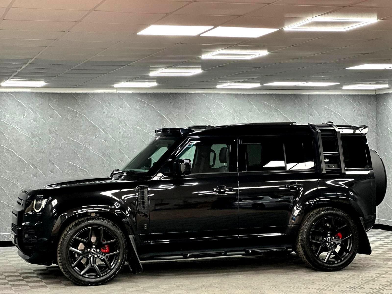 2025 Land Rover Defender 110 - Thumbnail 14