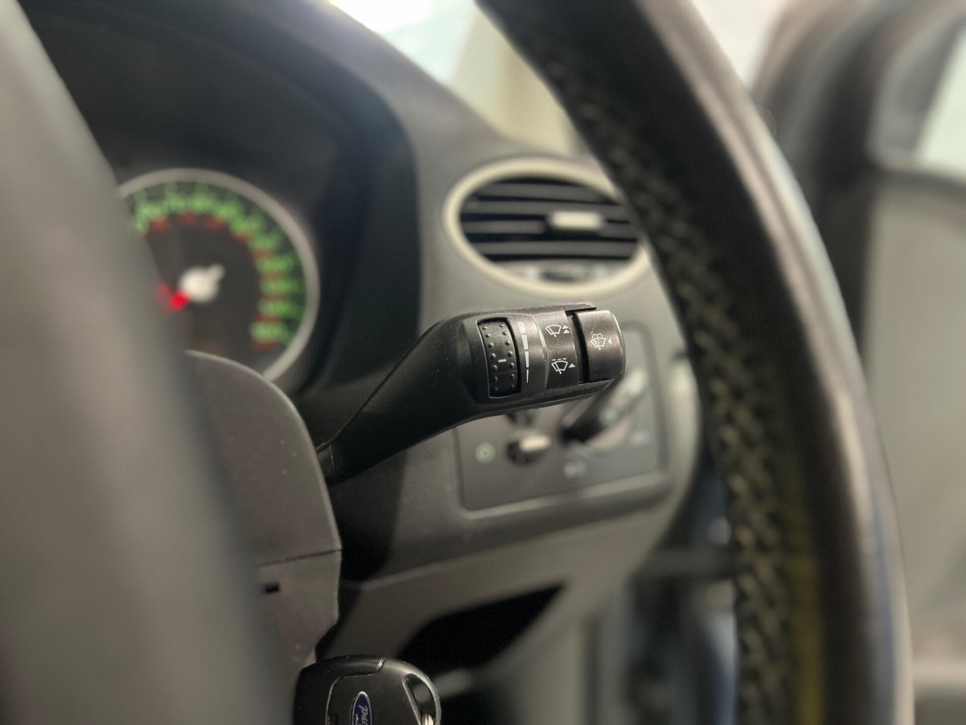 2007 Ford Focus - Thumbnail 21