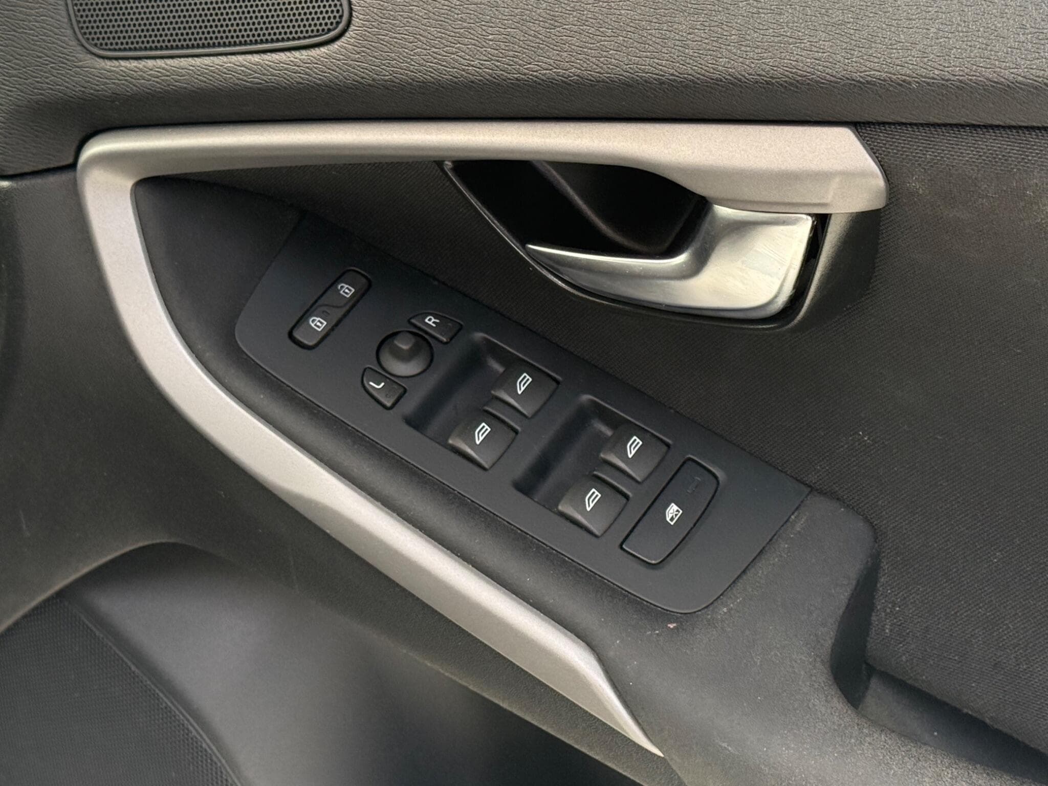 2015 Volvo V40 - Thumbnail 20