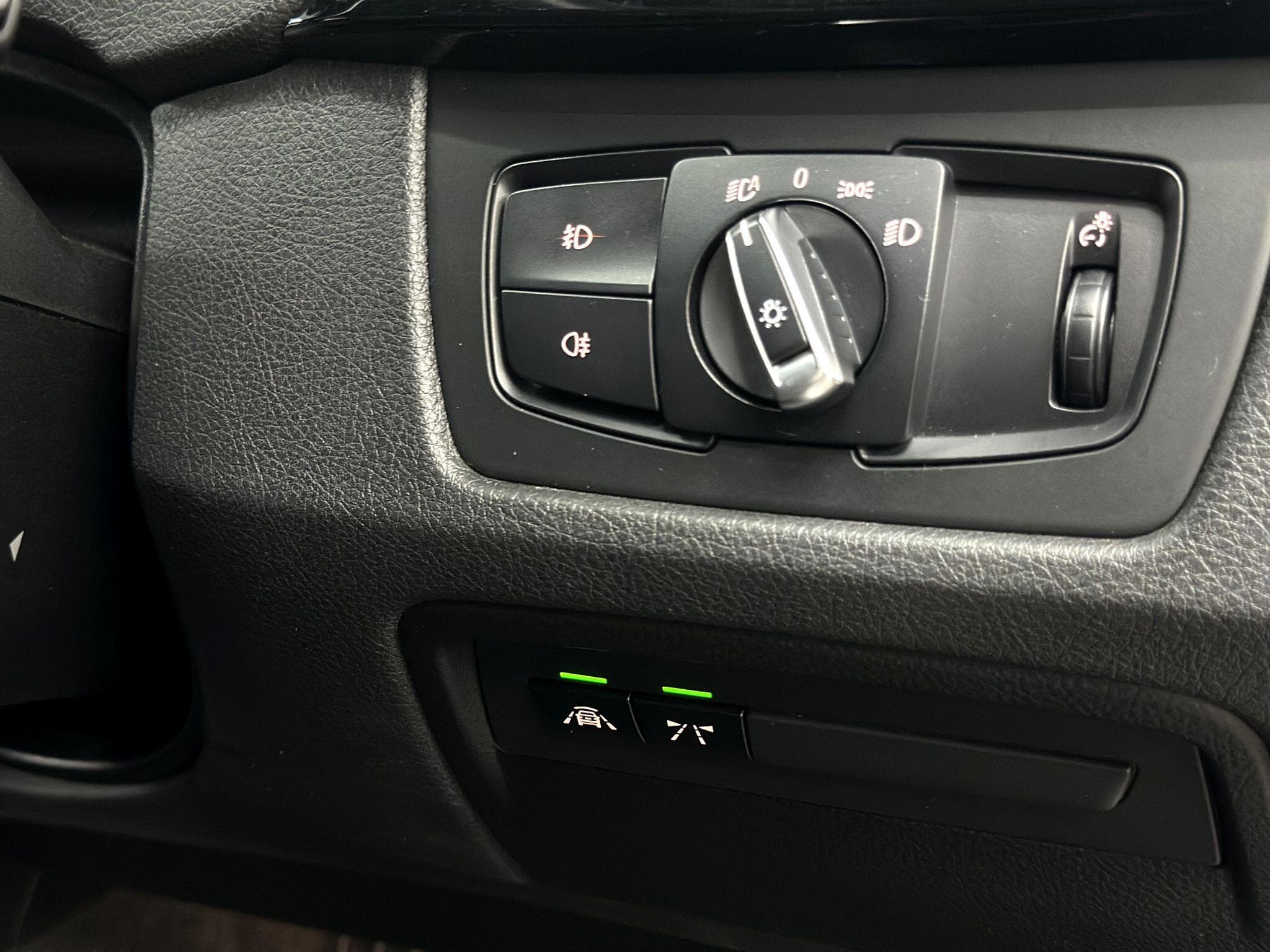 2015 BMW 3 Series - Thumbnail 43