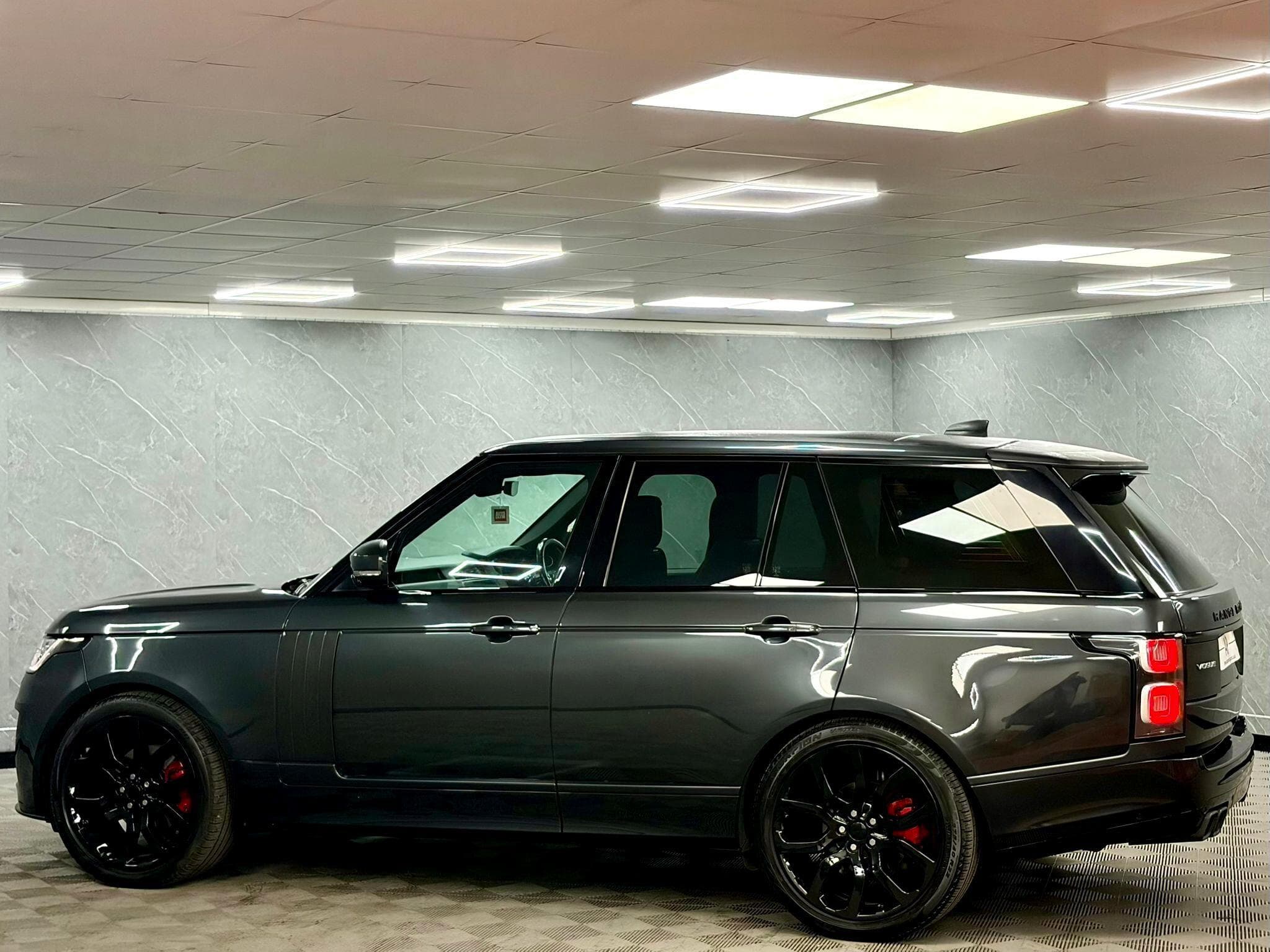 2018 Land Rover Range Rover - Thumbnail 13