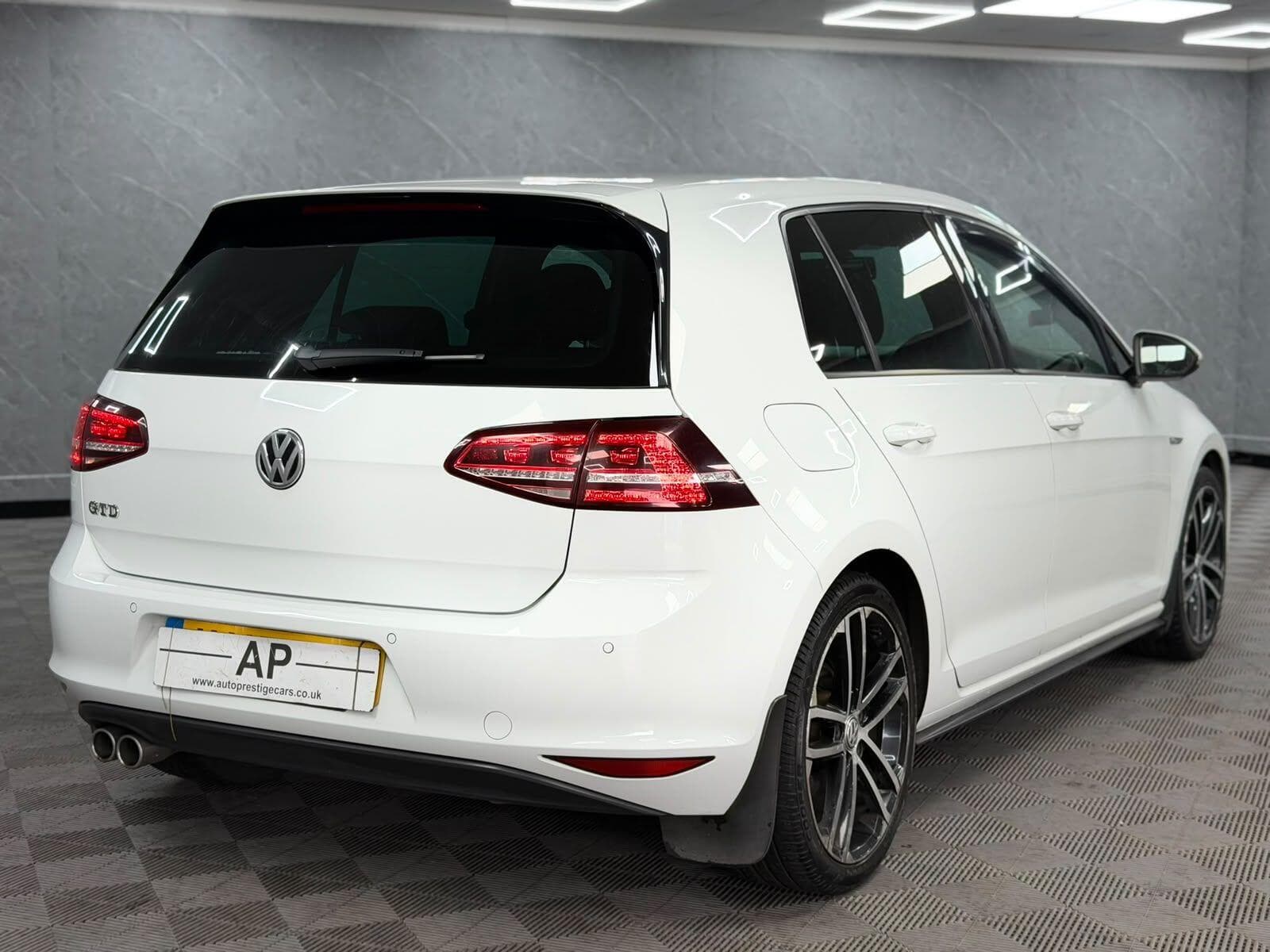 2015 Volkswagen Golf - Thumbnail 38