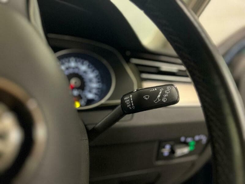 2015 Volkswagen Passat - Thumbnail 31